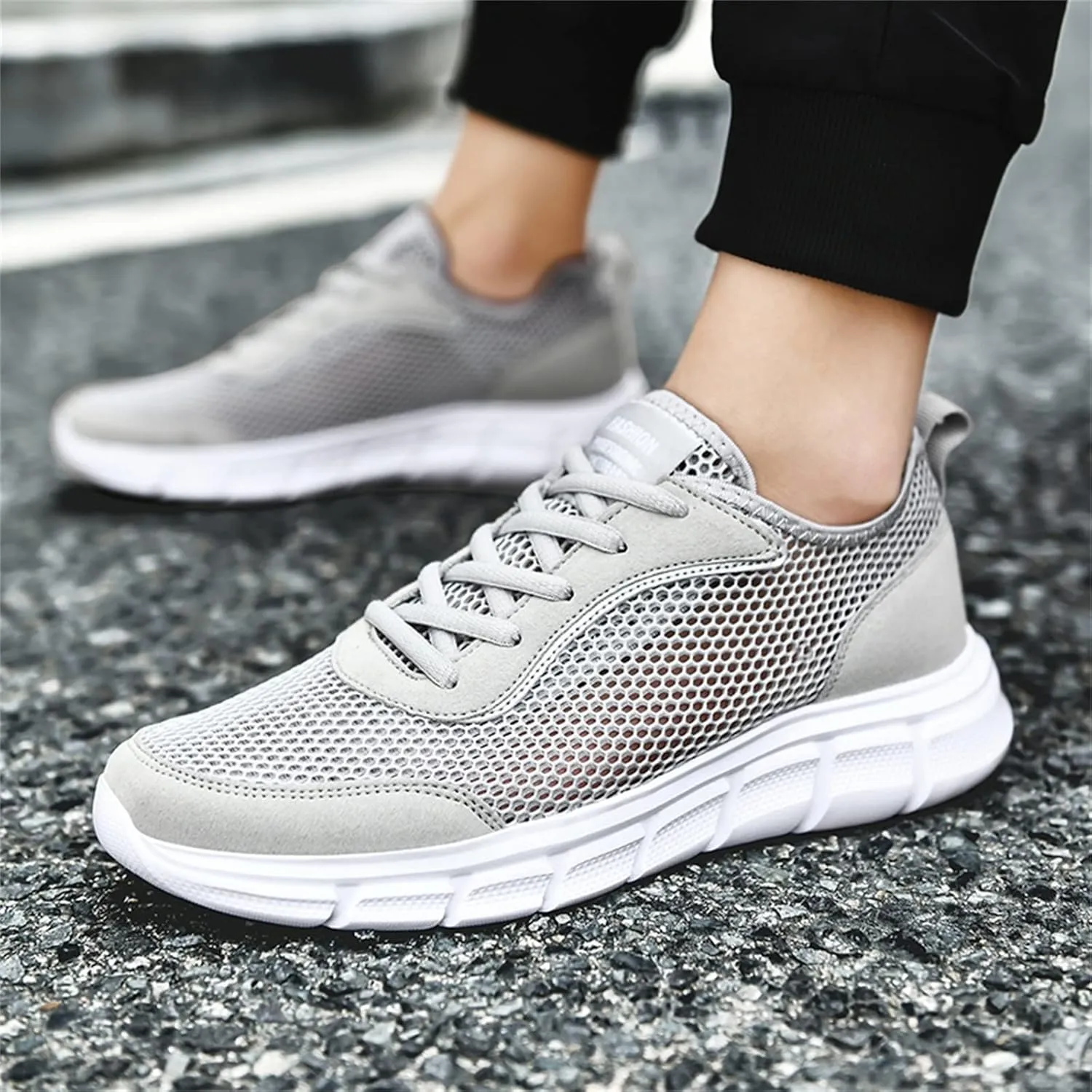 Fashion Spring and Summer Men Sports Shoes Flat Bottom Lightweight Fly Woven Mesh Hollow Casual Sneaker Boots for Men