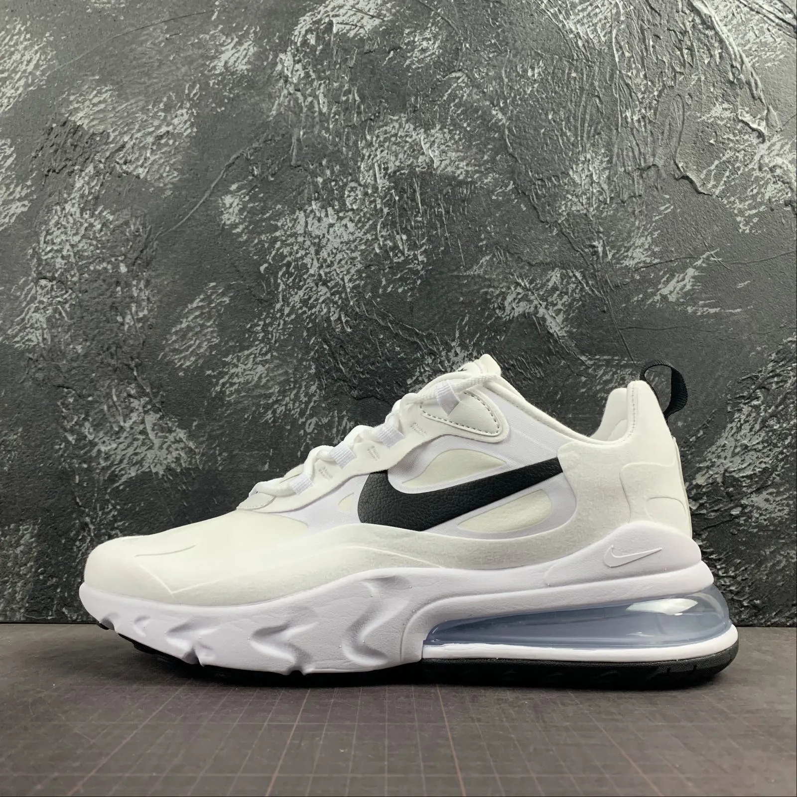 Bounce Back running in a fumarole area shoes Air Max 270 React White Black-Metallic Silver CI3899-101