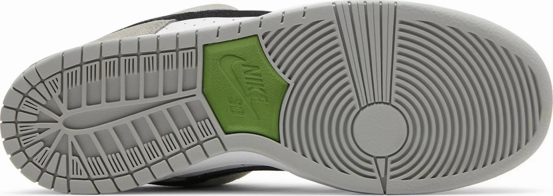 Durable Overlay Maximum look Nike Dunk Low SB Chlorophyll