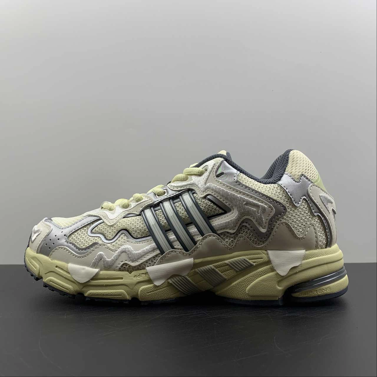 forefoot - support - feature shoes running - performance Adidas Response CL x Bad Bunny Cream White