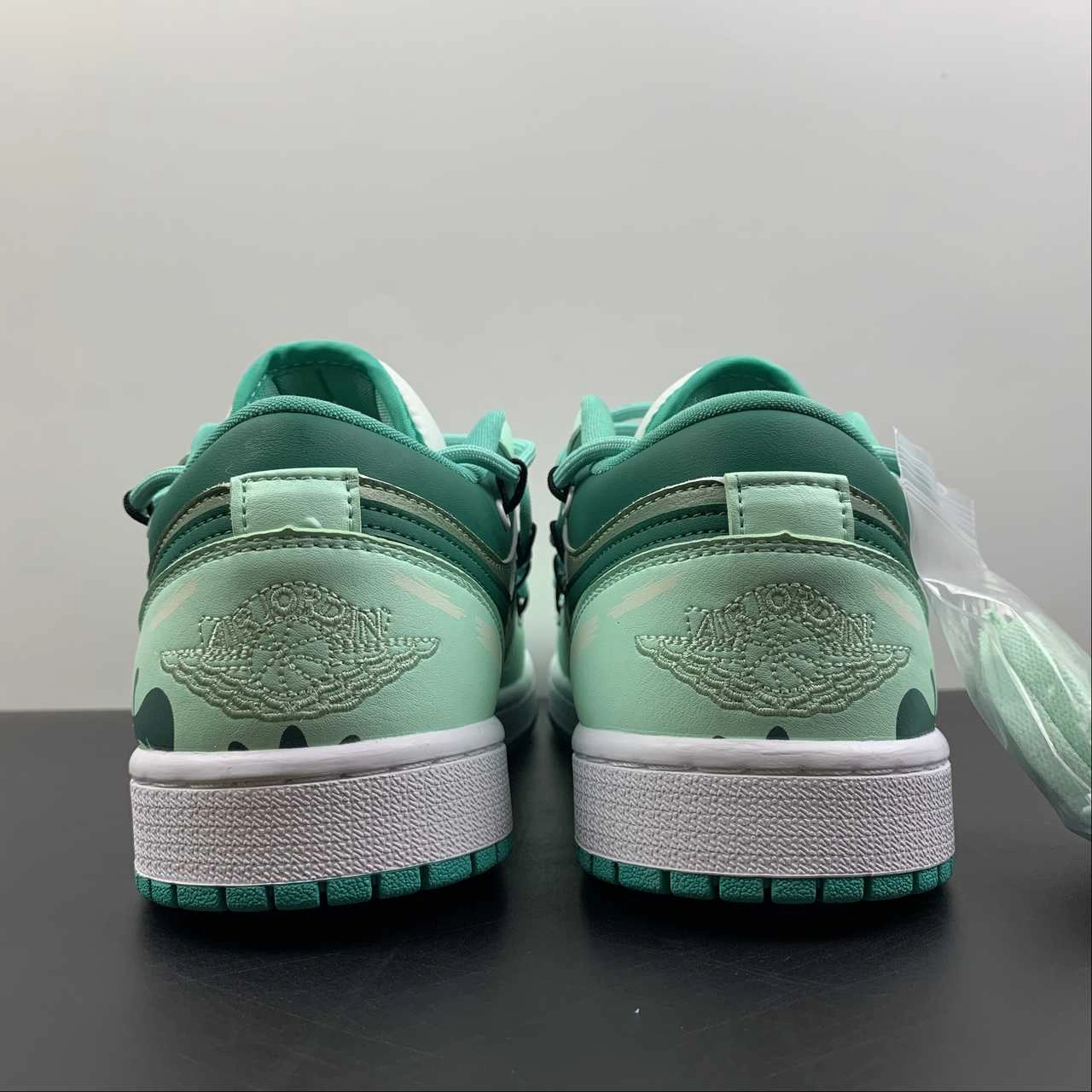Comfy Walk Air Jordan 1 Low White New Emerald-White DC0774-132