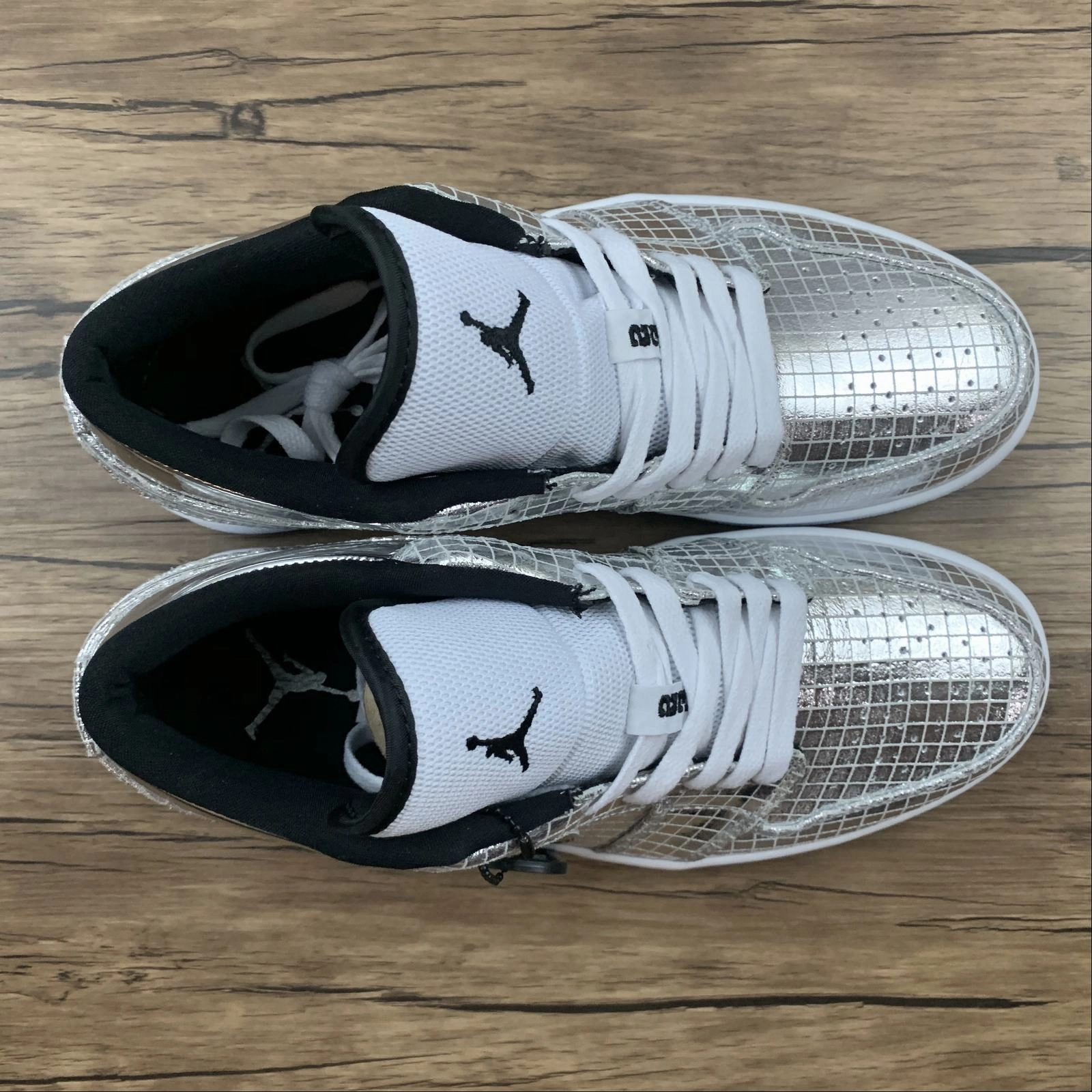 Eco Comfort Adaptive cushioning Air Jordan 1 Low White Lattice Silver 553558-001