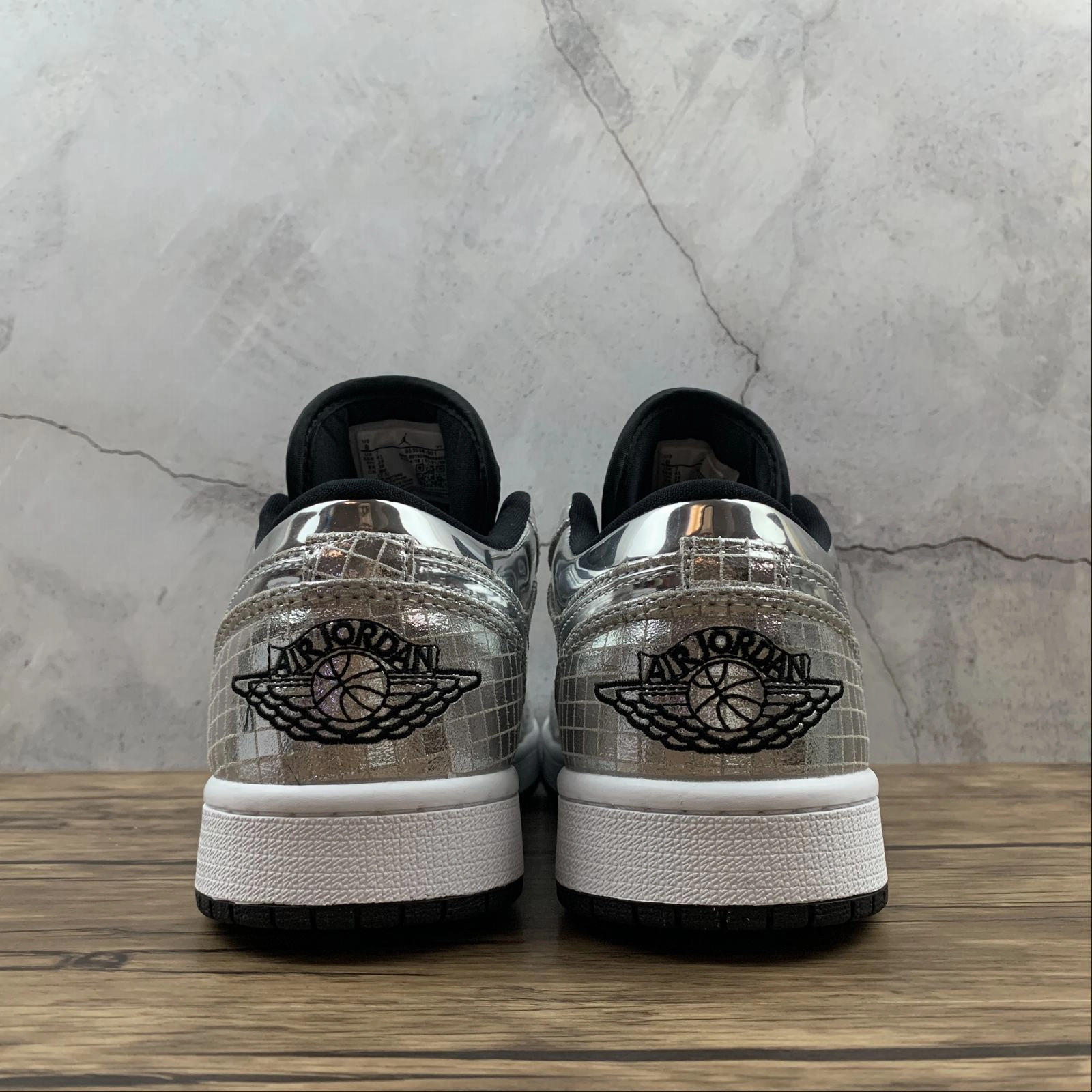 Air Jordan 1 Low White Lattice Silver 553558-001 Urban Movement Chic Comfort