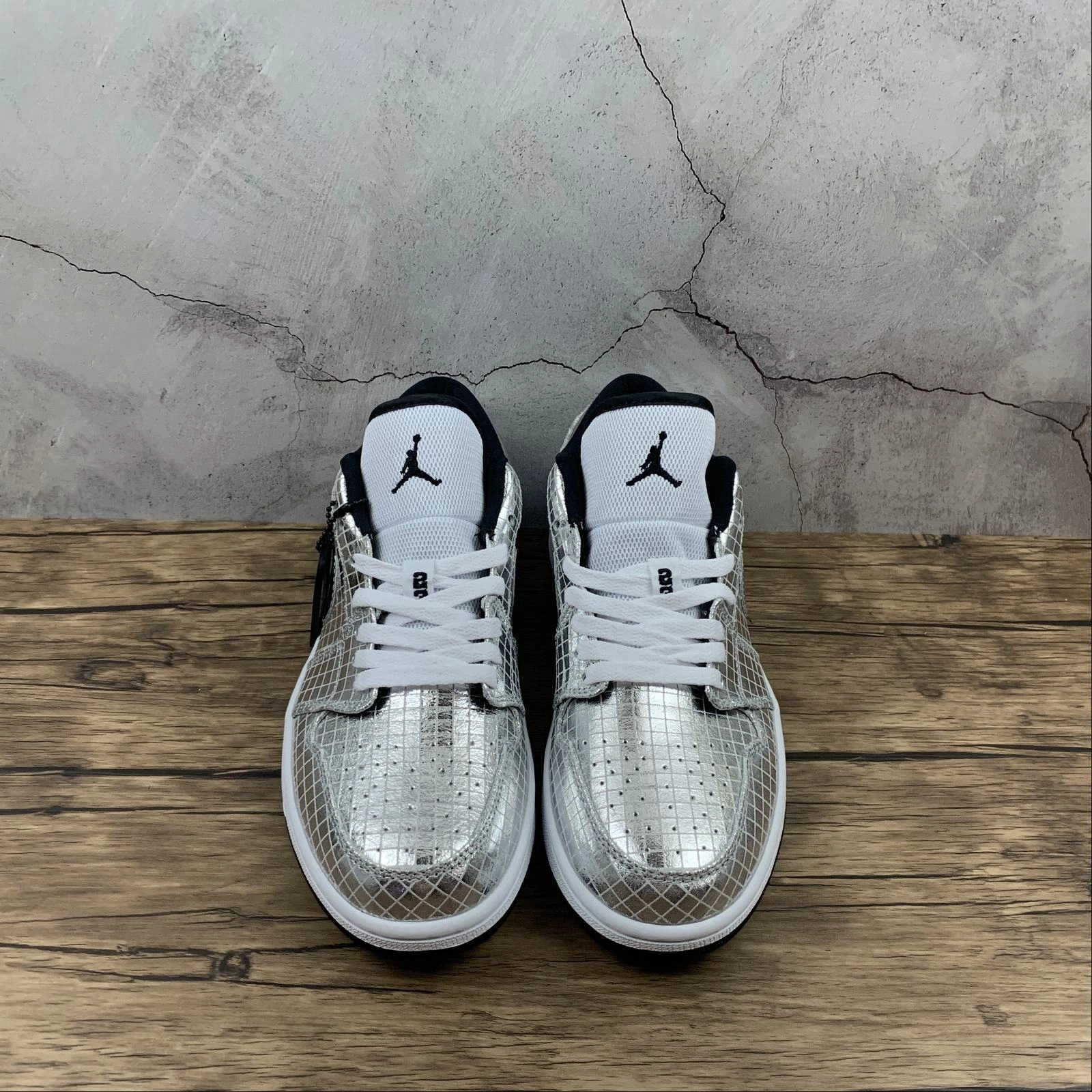 Air Jordan 1 Low White Lattice Silver 553558-001 Slip   On Style