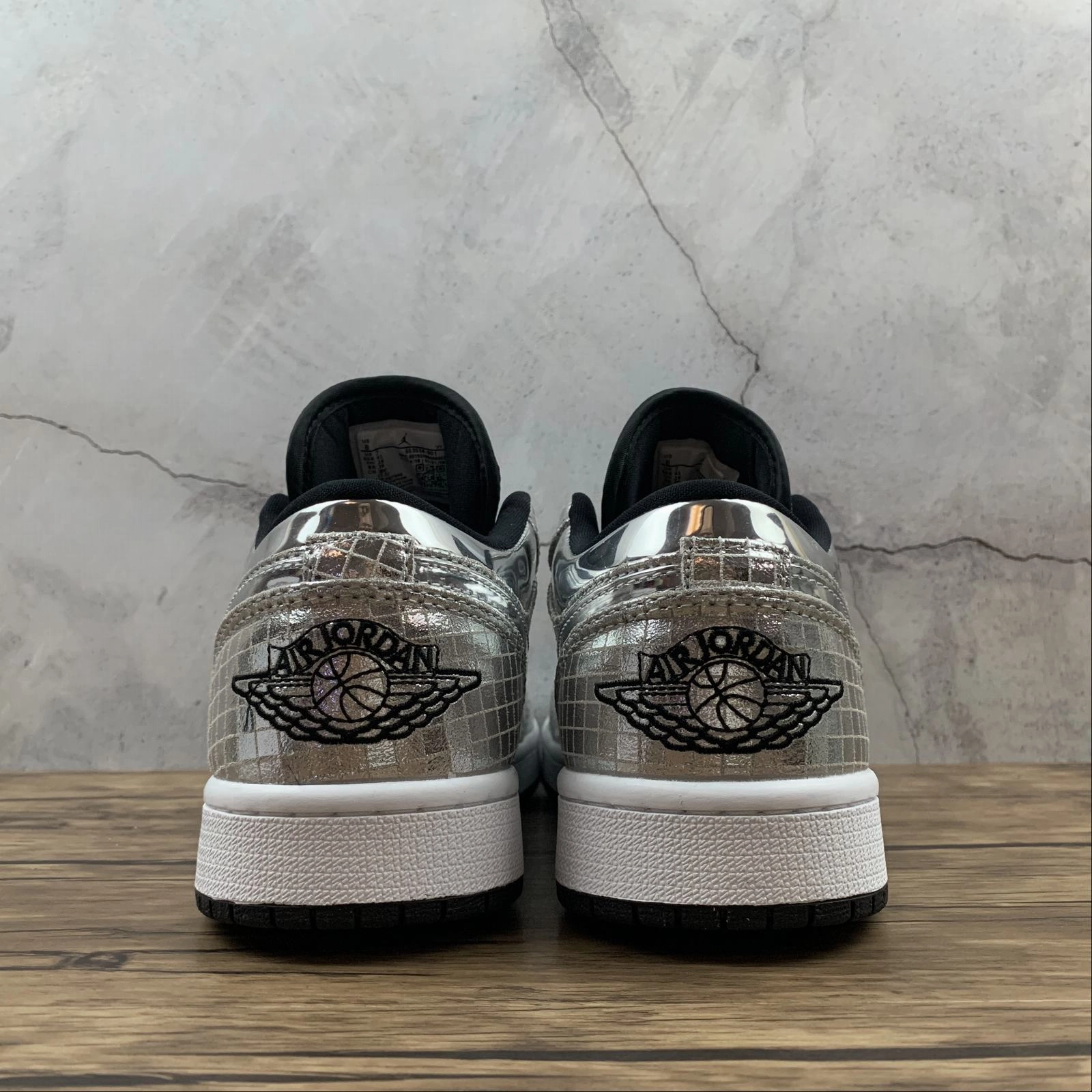 Air Jordan 1 Low White Lattice Silver 553558-001 Durable Outsole Design Everyday Style