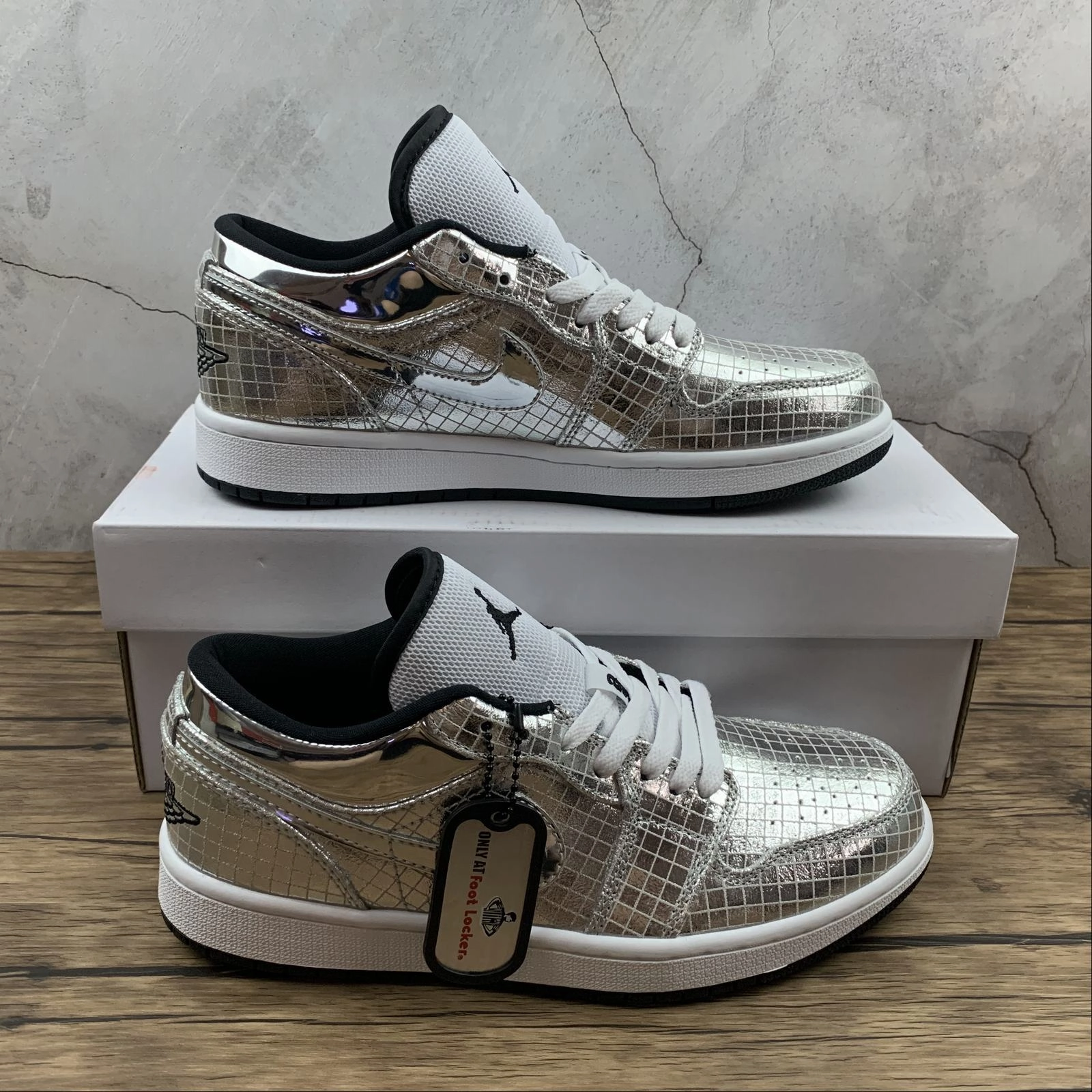 Air Jordan 1 Low White Lattice Silver 553558-001 MoldedMidsole Streamlined Style