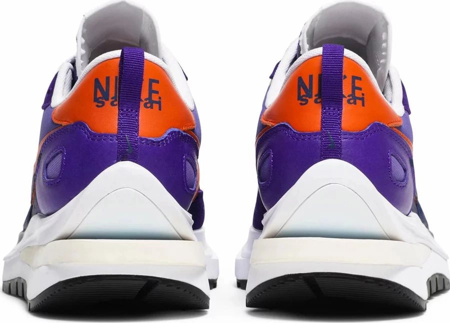 morning runner indoor - court running shoes Nike Sacai VapourWaffle Dark Iris