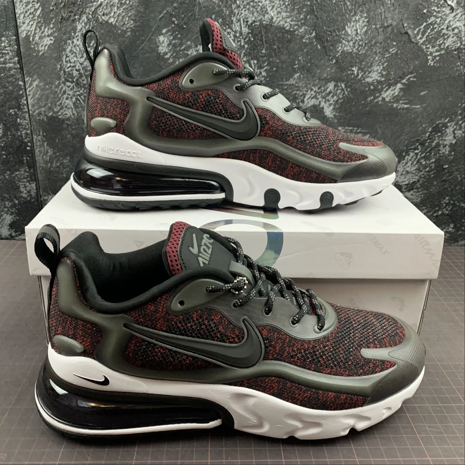 Seasonal Collection Air Max 270V2 Black Tech Red Black AO4971-105