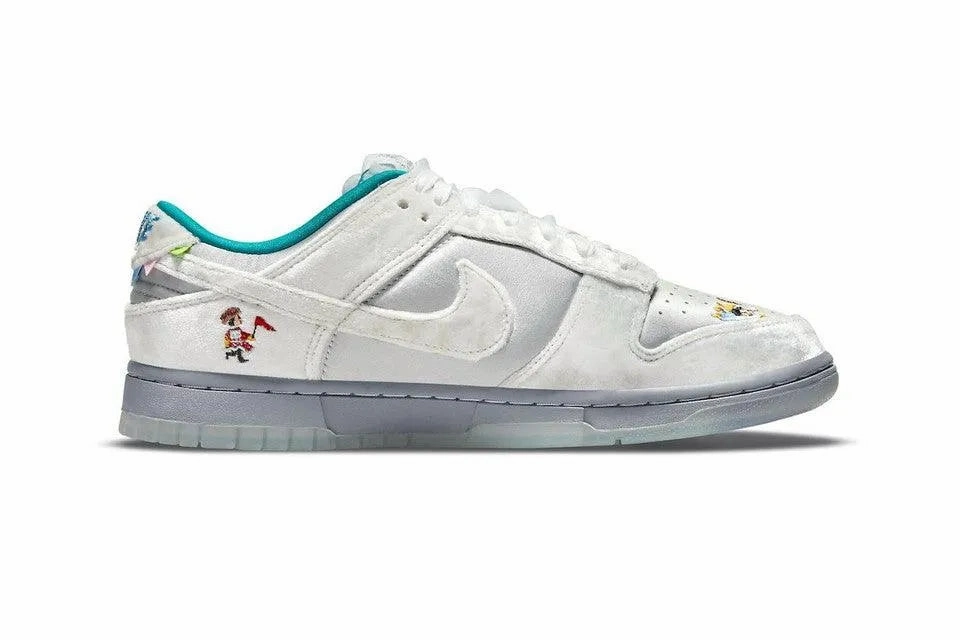 Lined Upper Nike Dunk Low Velvet Ice (W)