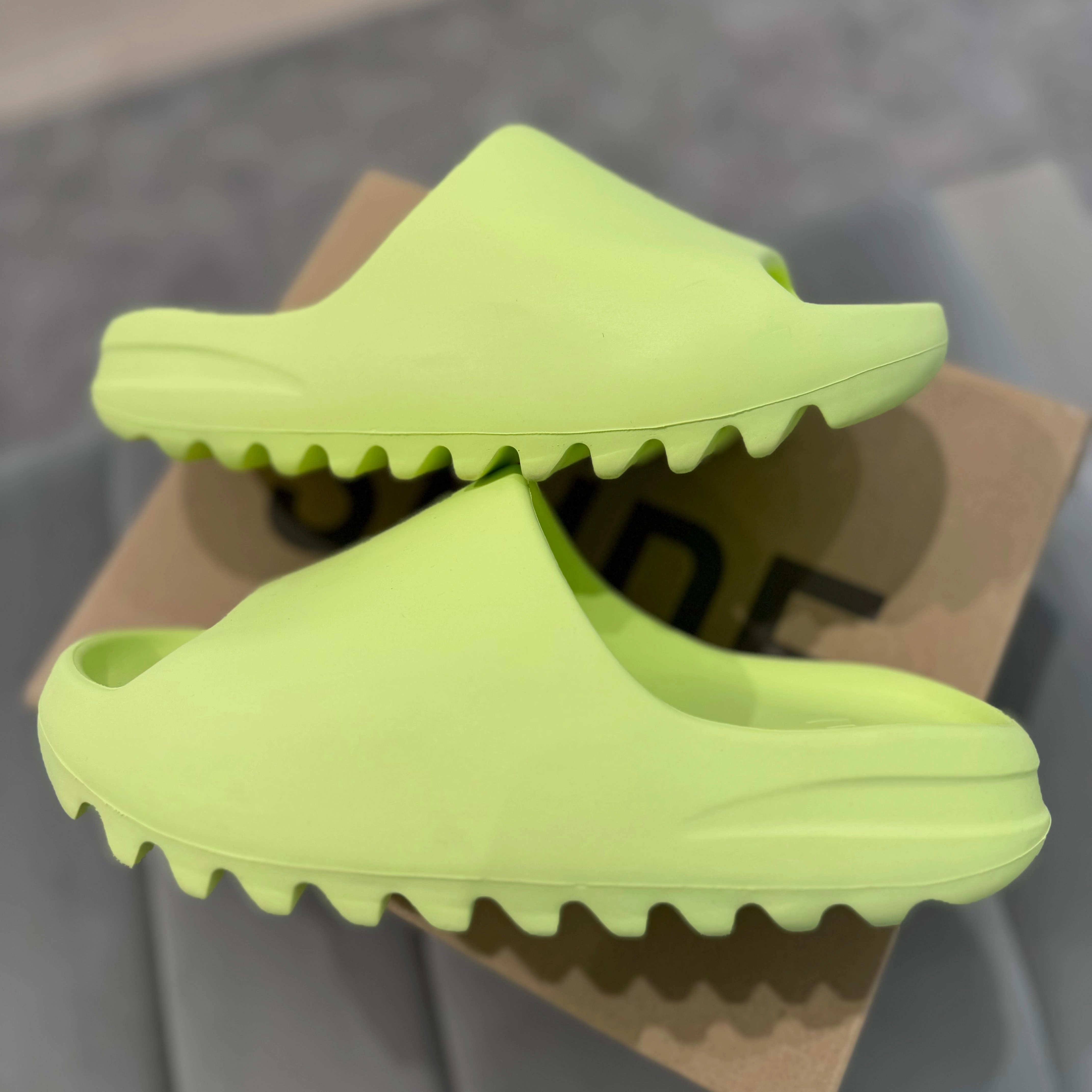 Comfortable Leather Upper YEEZY SLIDE 'GLOW'