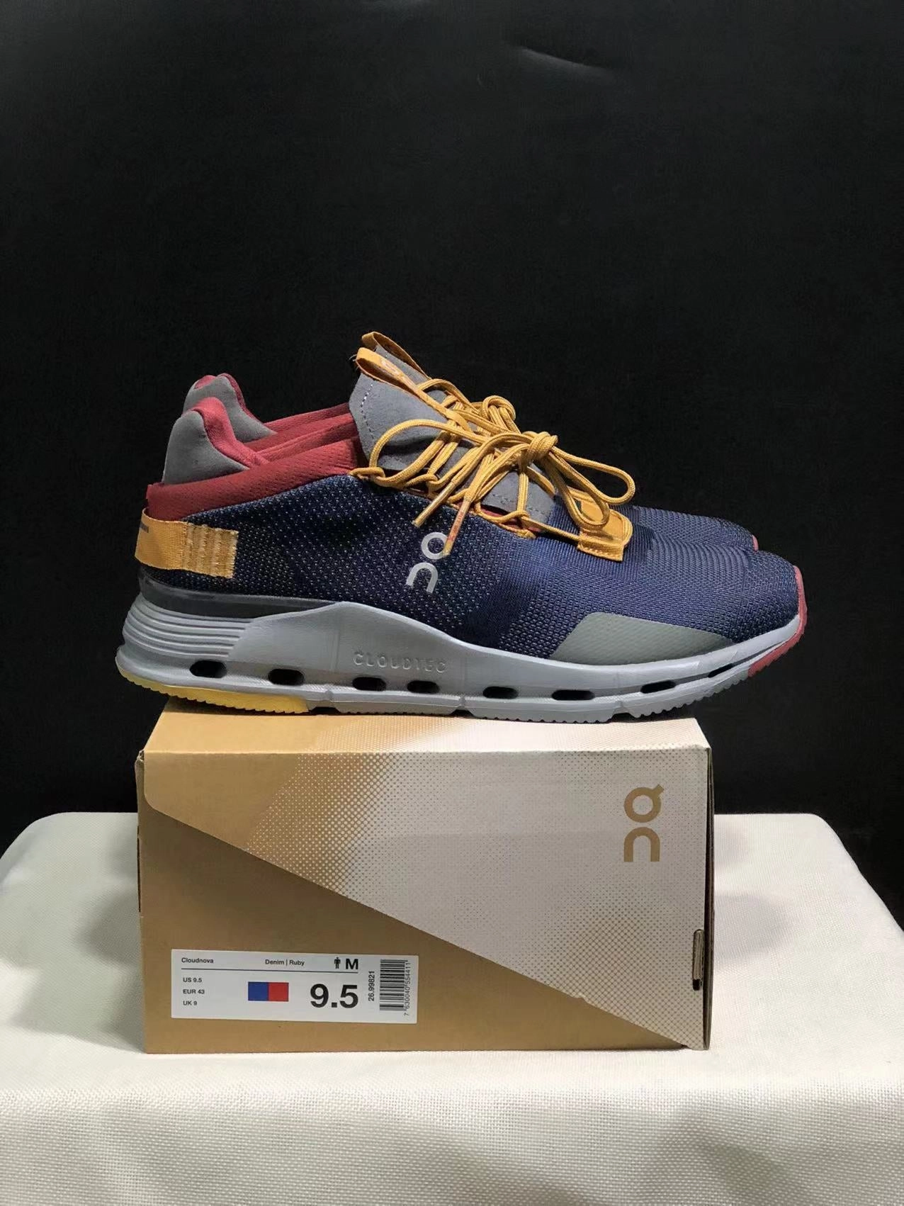 On Cloudnova Comfort support perforated