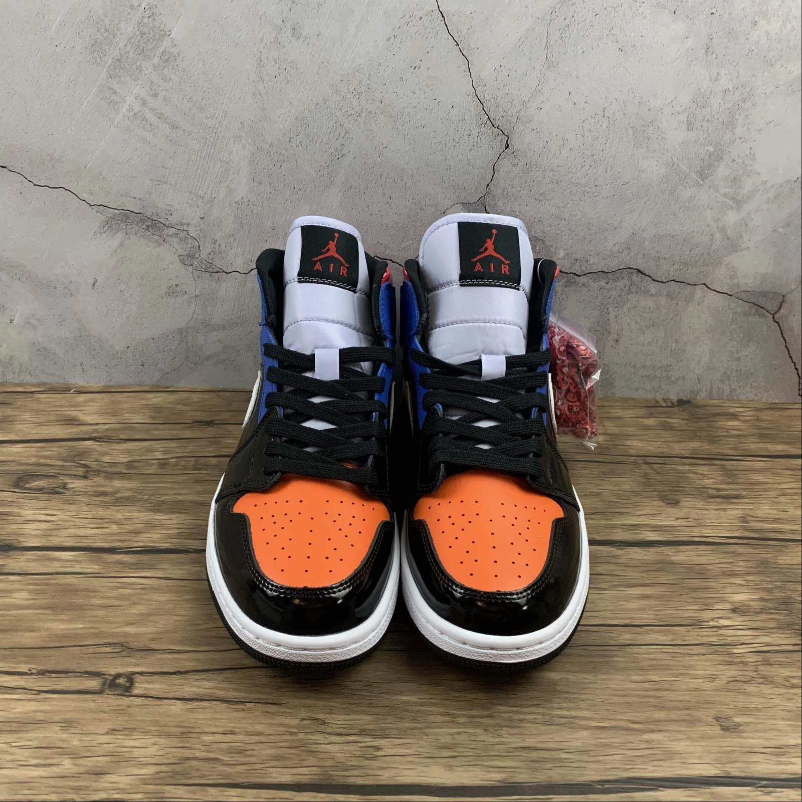 Air Jordan 1 Mid SE Black University Red CV5276-001 Tensile Heel Pull Tab