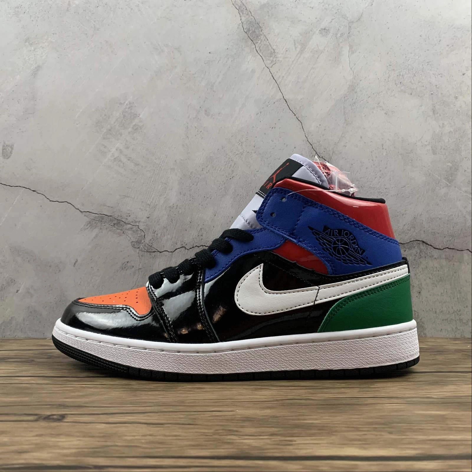 Air Jordan 1 Mid SE Black University Red CV5276-001 Ortholite insole Vent Mesh