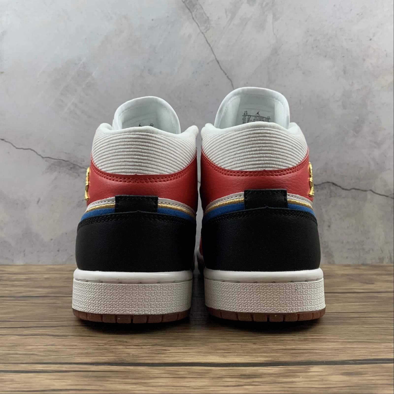 Slip-resistant ease Everyday Runner Air Jordan 1 Mid SE Black White Red-Blue DC1426-100