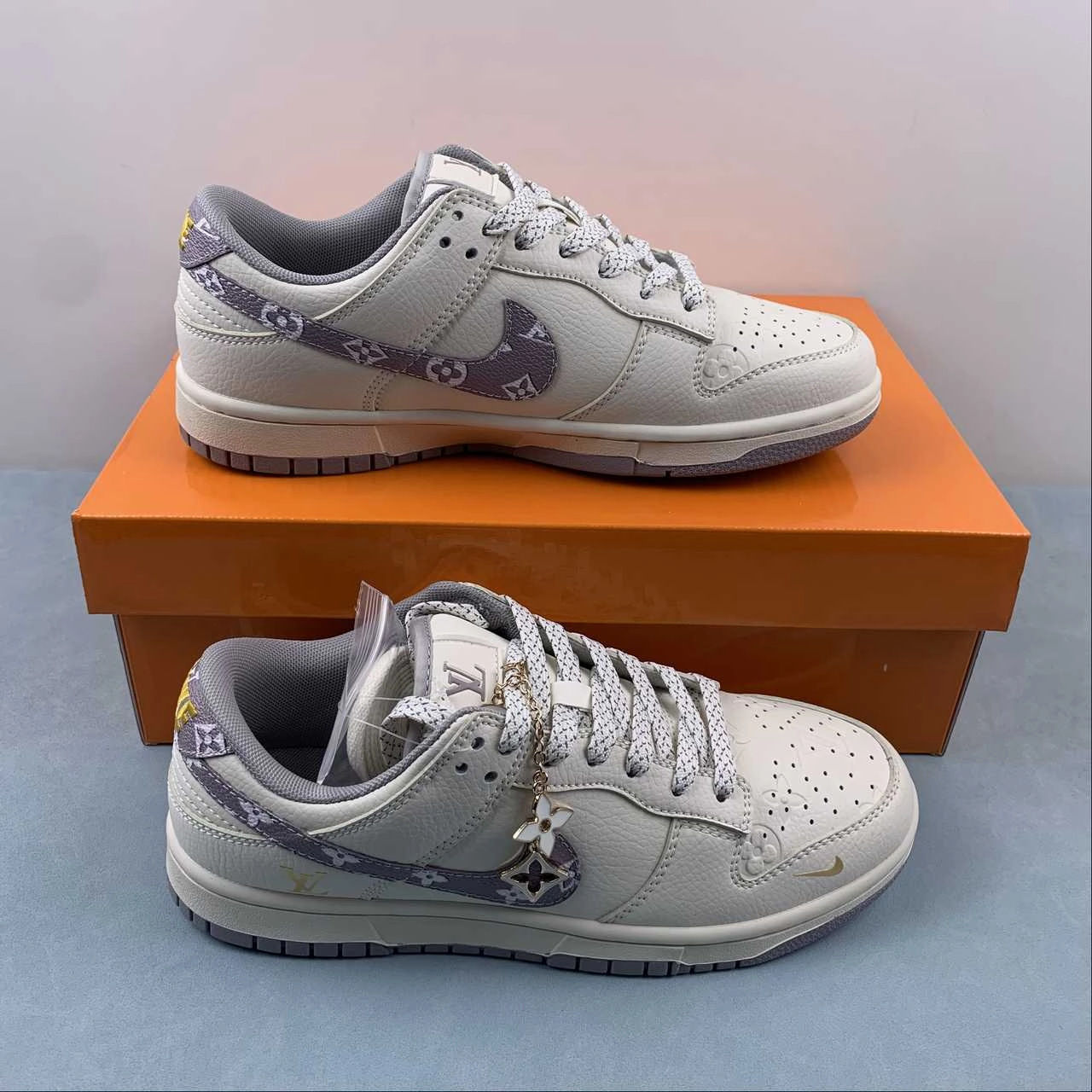 Ergonomic Last Design Adjustable Heel Lock SB Dunk Low LV Off White Gray Gold XD6188-021