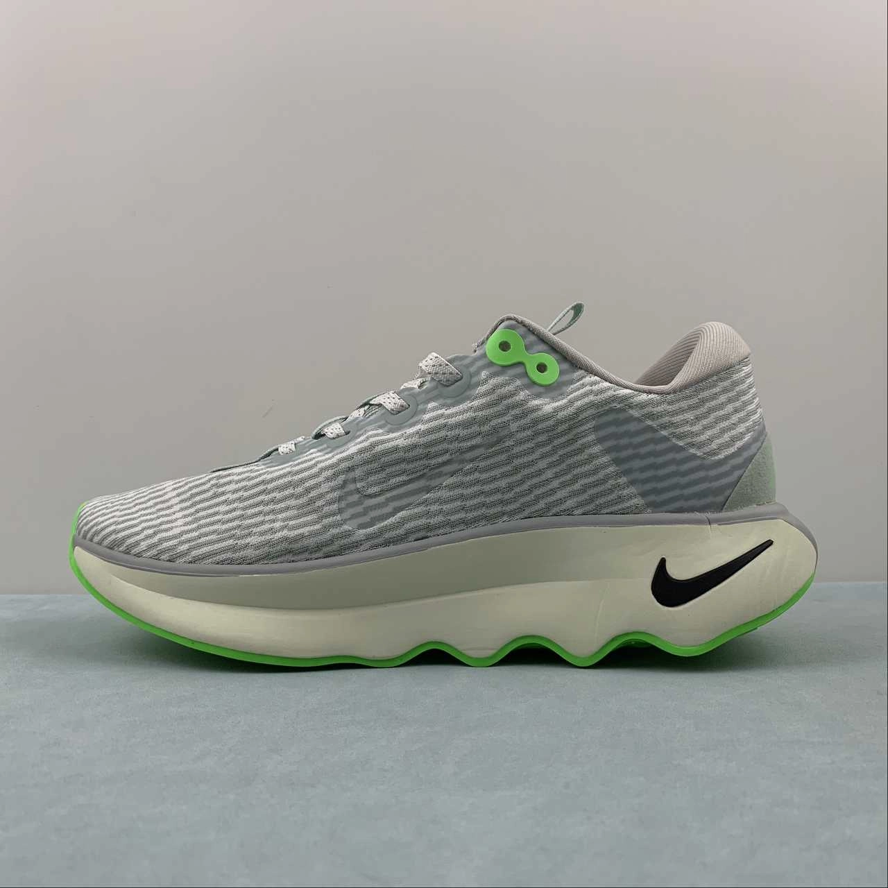 advanced - worthy Nike Motiva Light Silver Green Strike Coconut Milk DV1238-002