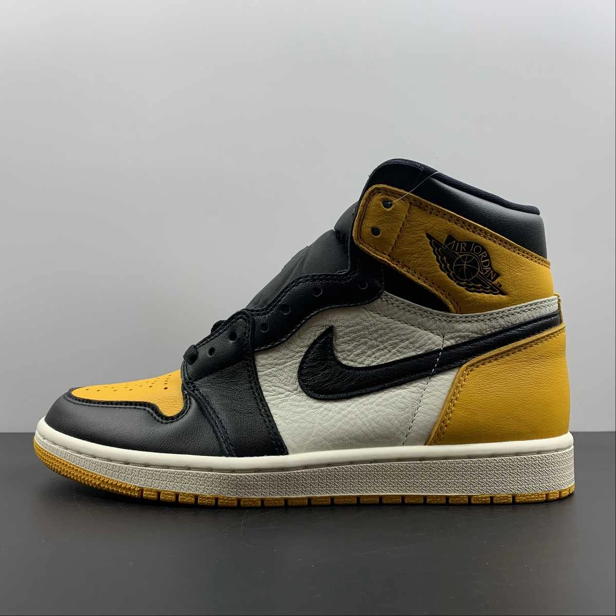 Air Jordan 1 Retro High OG Taxi Black-Sail Street Motion Compression Midsole