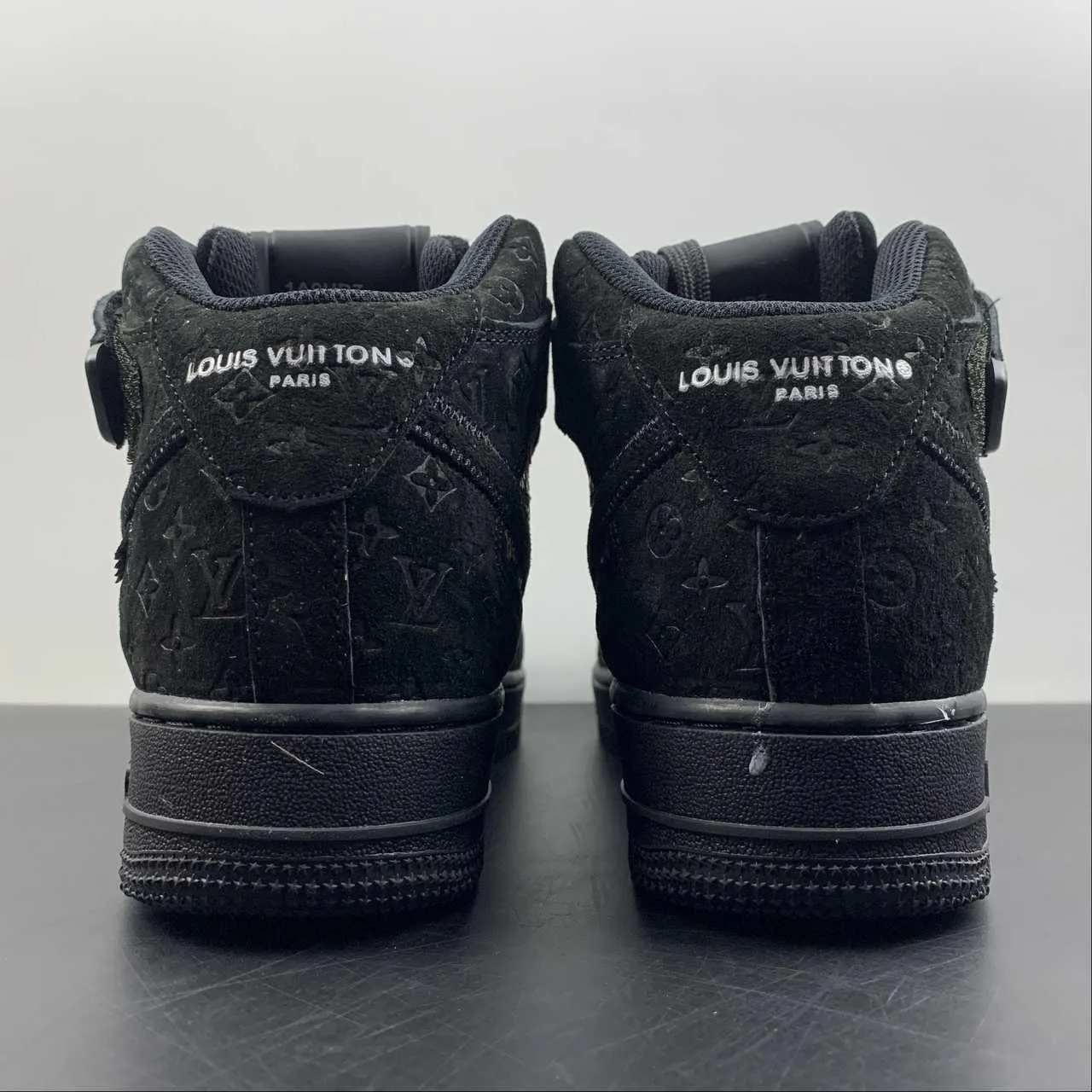 Air Force 1 07 Mid X Louis Vuitton Black 1A9HD7 Plain Finish School Style