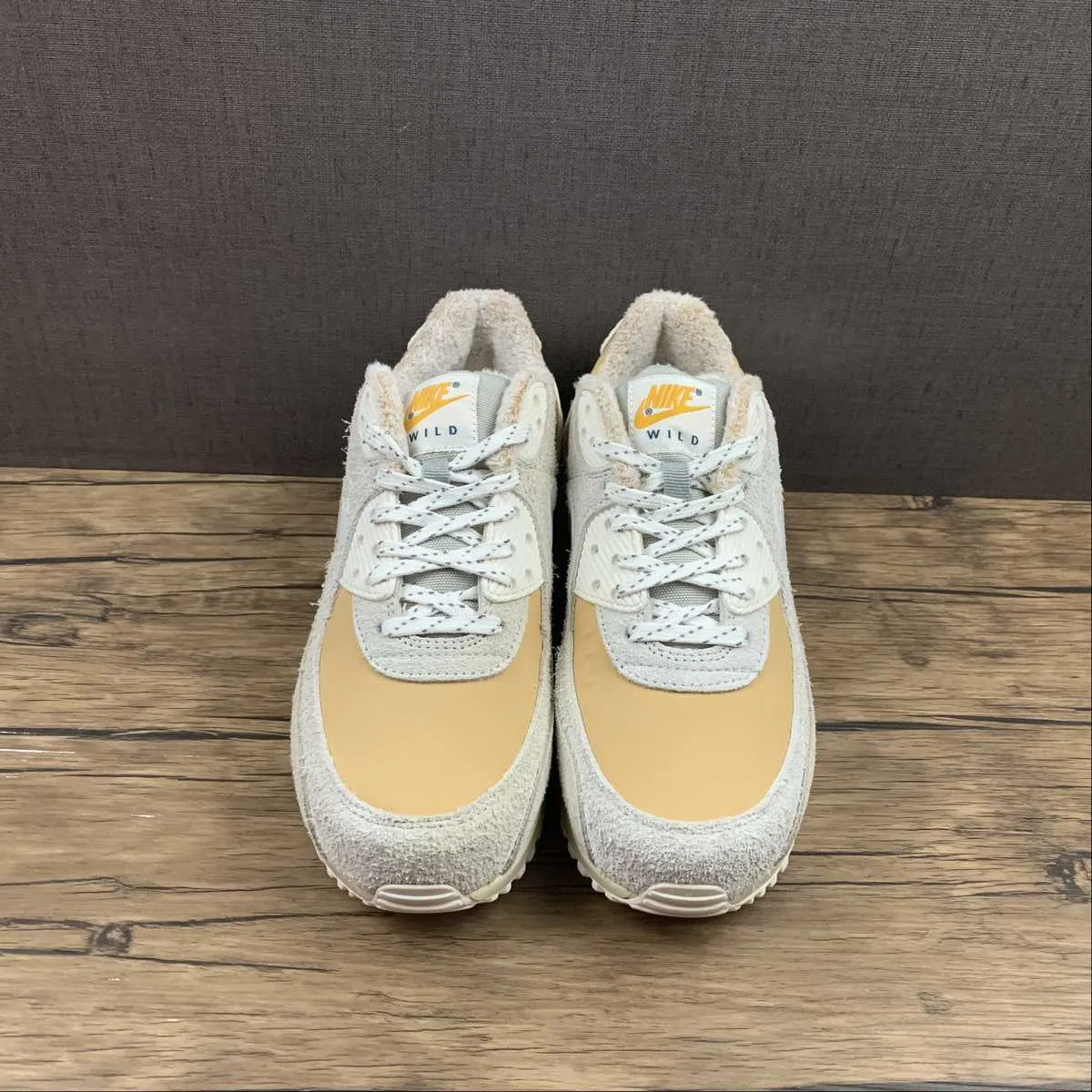 weekday running shoe interval Air Max 90 Wild Twine Light Bone White Gray DC5271-737