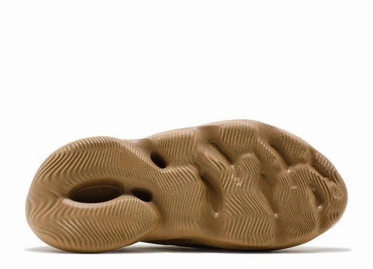 Yeezy Foam RNNR Ochre Regular Fit