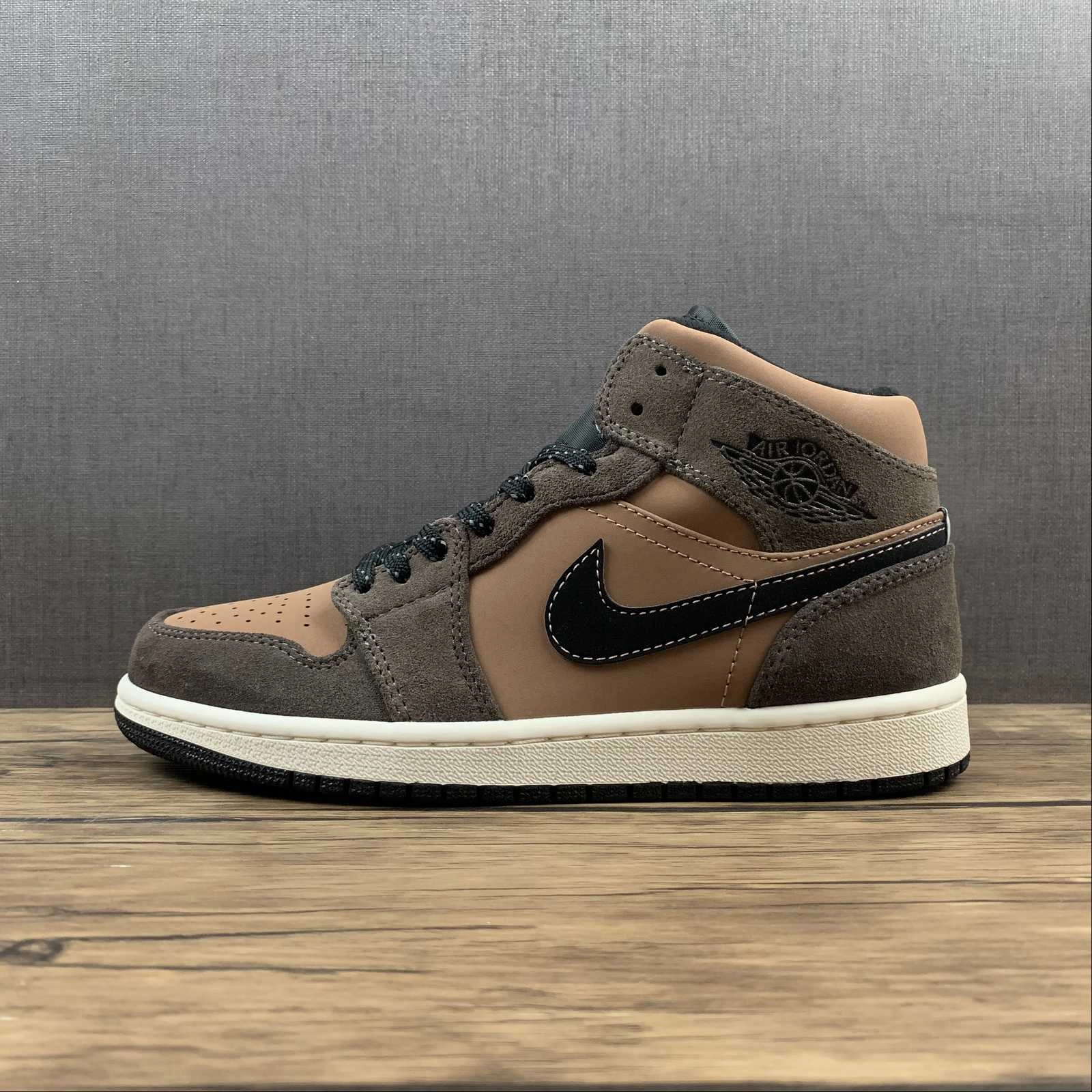Air Jordan 1 Mid Brown Black (2021) Comfort Padding Reliable Performance