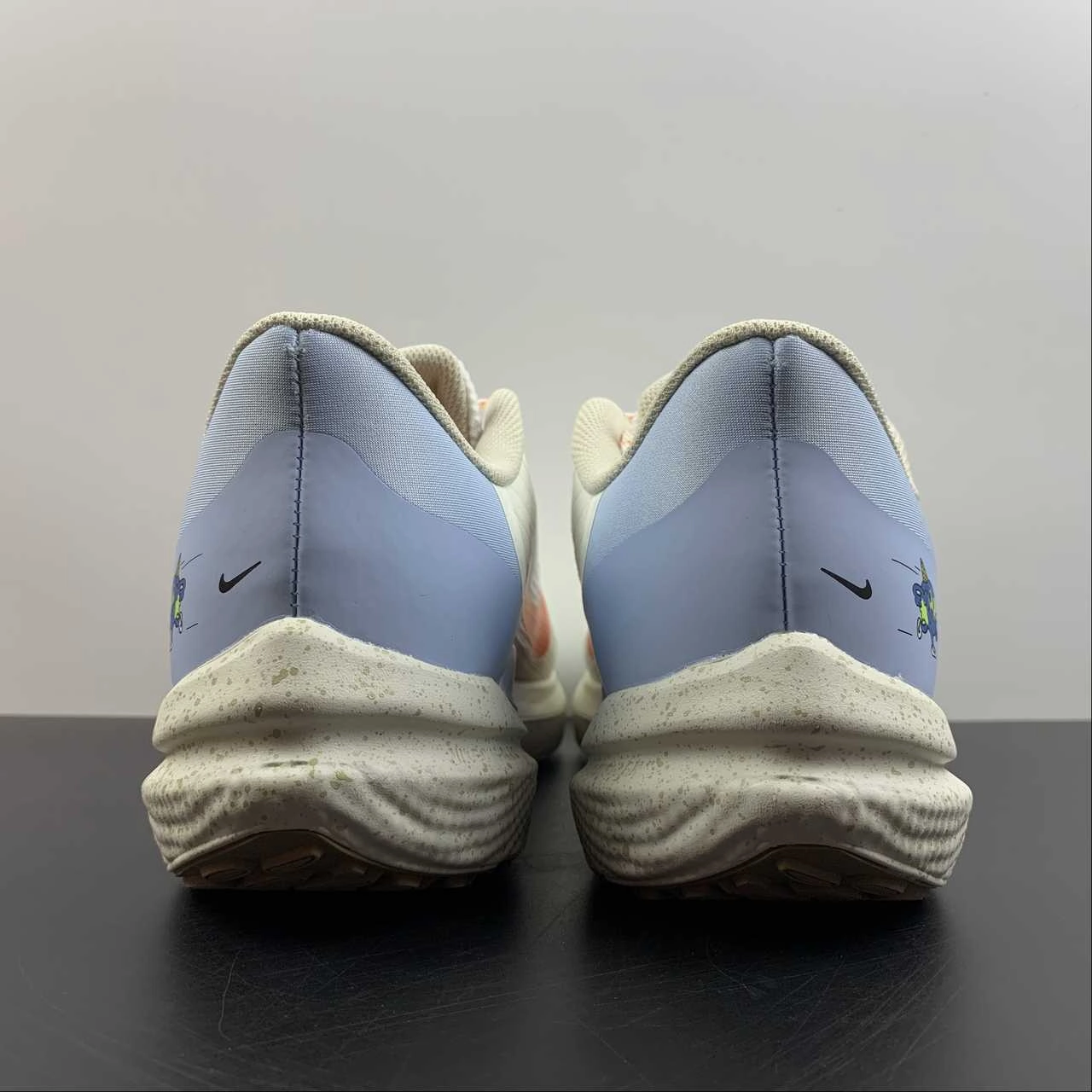 Air Winflo 9 Sail White Safety Orange Light Lime DX6048-181 Ideal for movement drills and fast-paced agility work Stable Grip