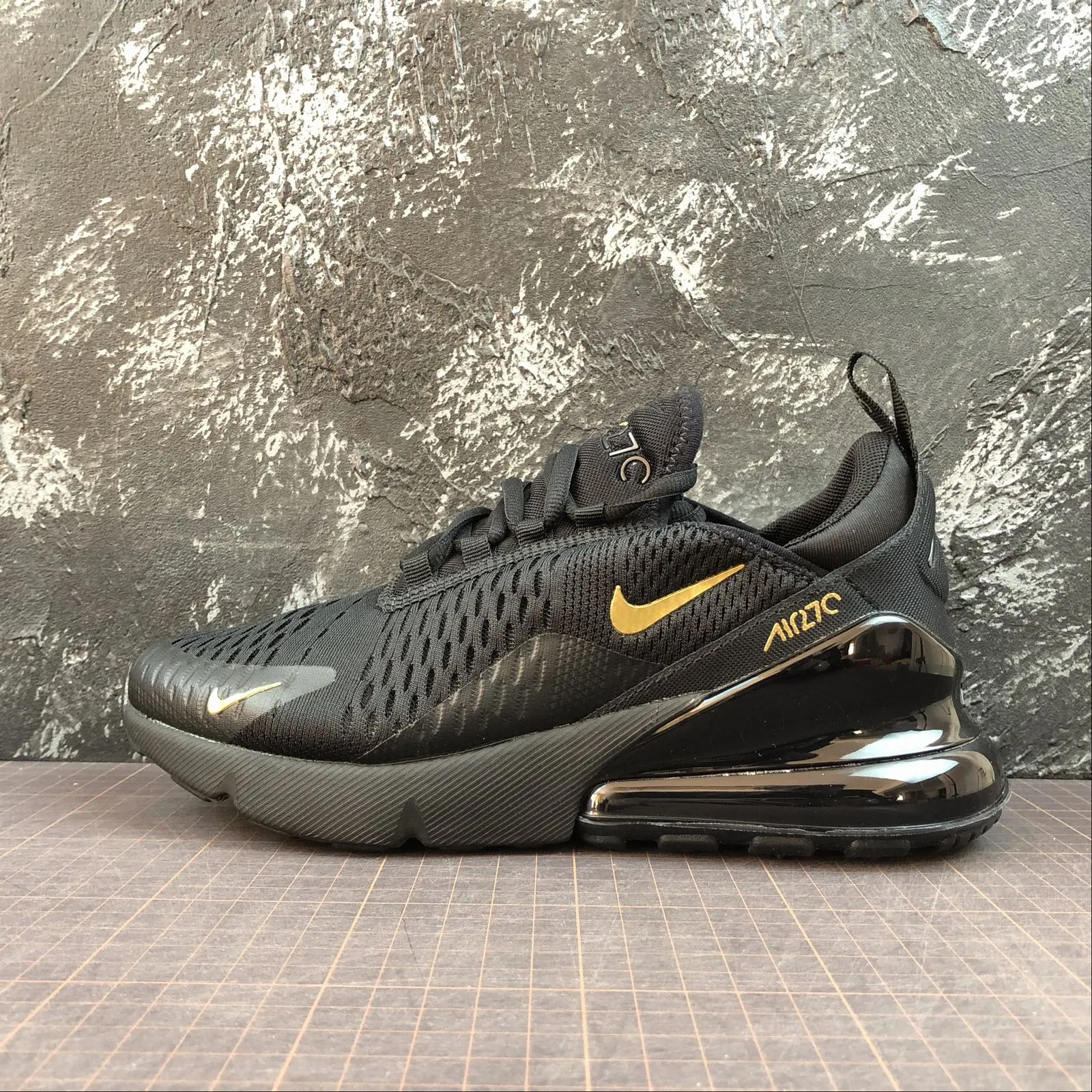 speed - focused shoes Air Max 270 Black-Metal Golden Yellow-Black AH6789-007