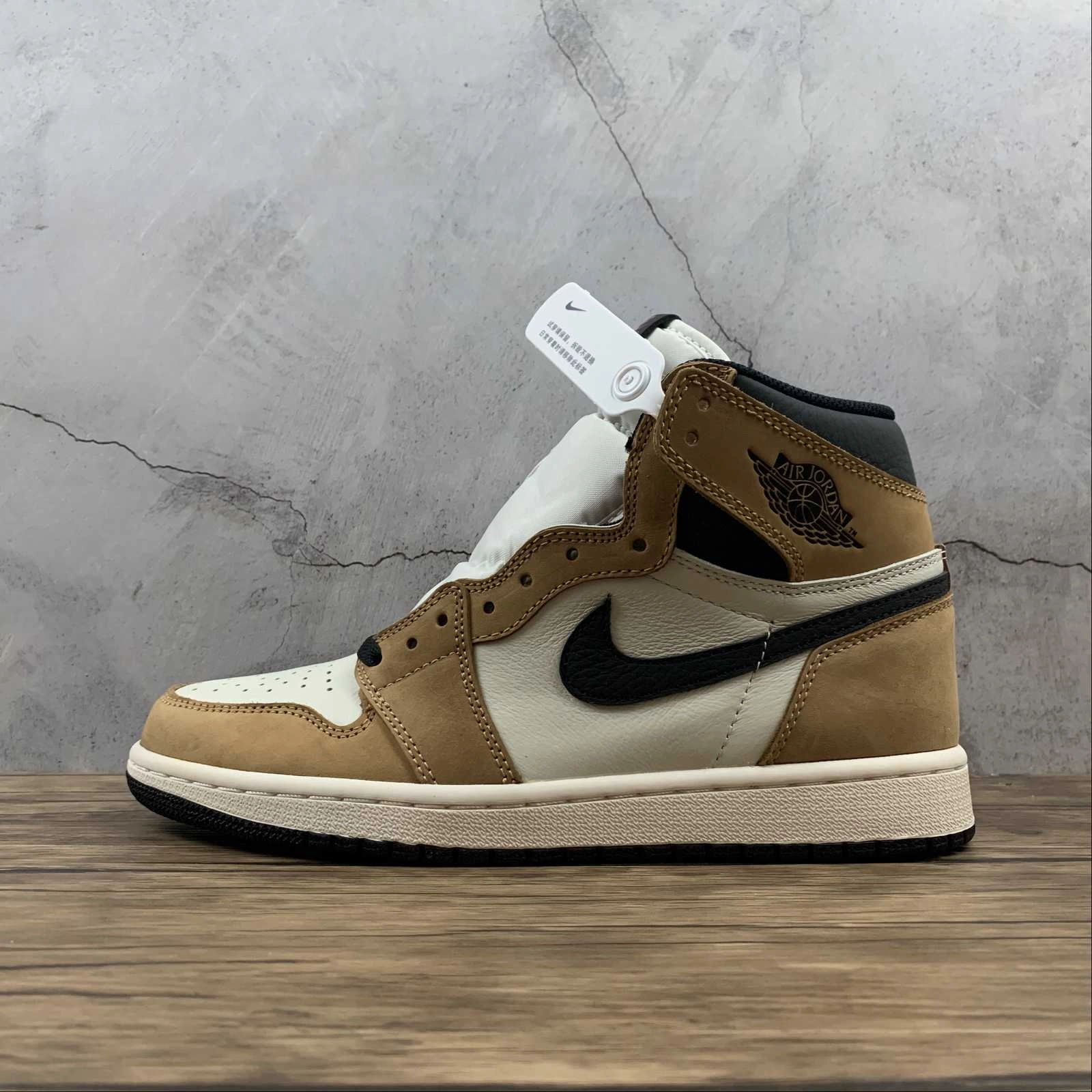 Padded Fit Air Jordan 1 Retro High OG Golden Harvest Black Sail (2021) 555088 700