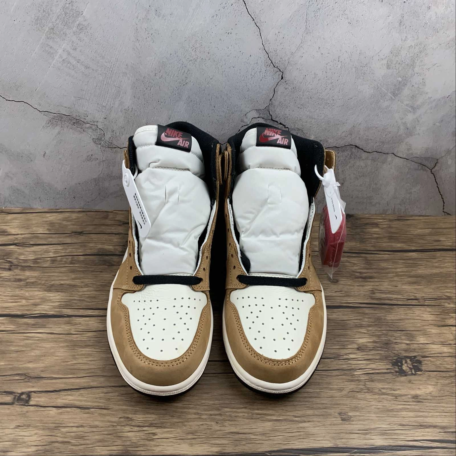 Run Style Reinforced Sides Air Jordan 1 Retro High OG Golden Harvest Black Sail (2021) 555088 700