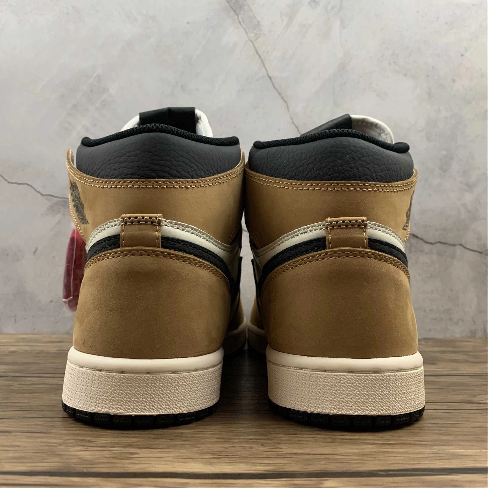 Dynamic Design Air Jordan 1 Retro High OG Golden Harvest Black Sail (2021) 555088 700