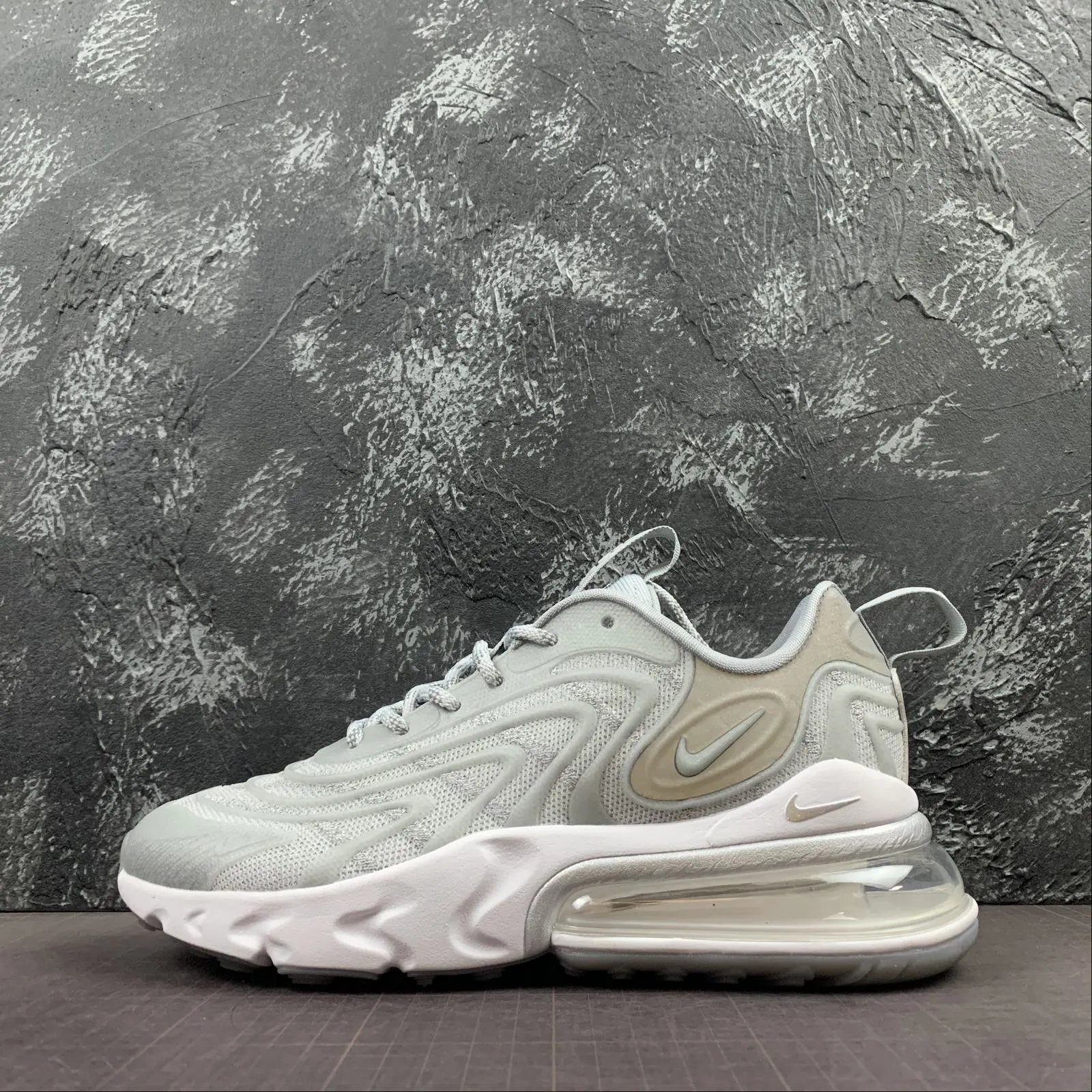 running for a way to stay happy Air Max 270V3 Black Tech Lightning Silver Noctilucent CD0118-600