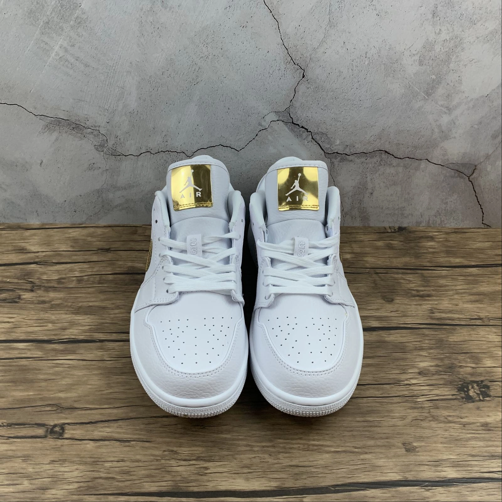 Air Jordan 1 Low SE White Metallic Gold-White CZ4776-100 Tread Grip