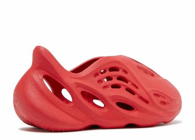 Yeezy Foam RNNR Vermillion (Kids) Outdoor Walk HeelCushion
