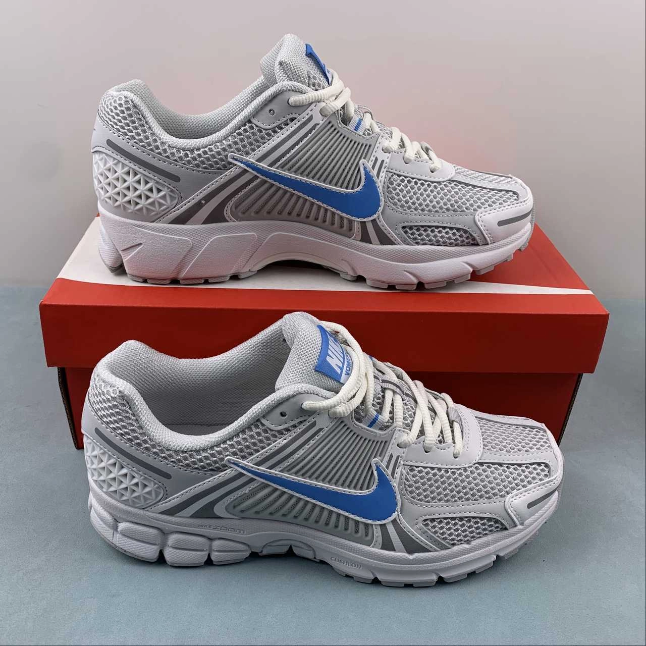 Minimal Support Zoom Vomero 5 Summit White University Blue Photon Dust FB9149-100