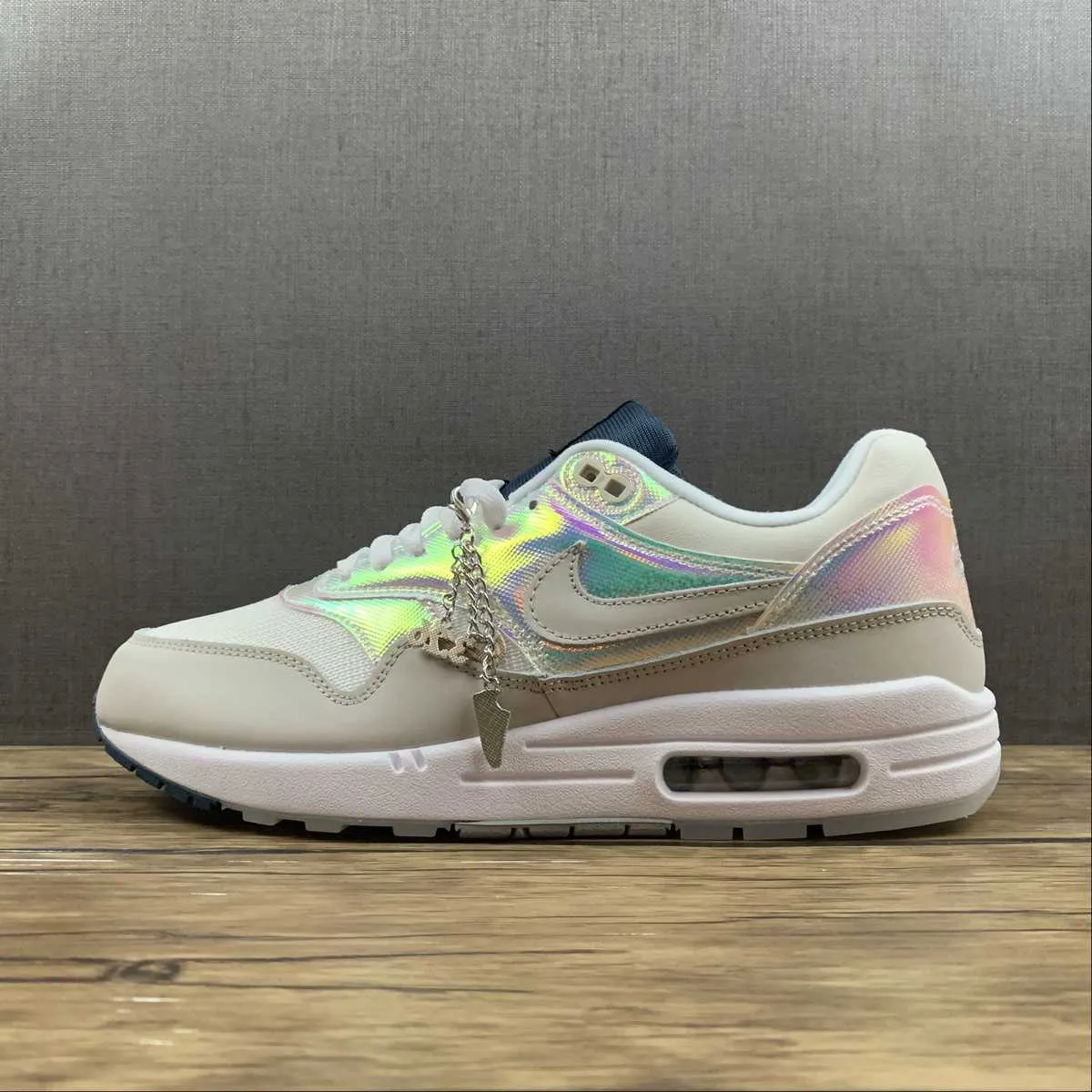 Air Max 1 AMD Summit White Light Bone Light Smoke Grey DQ9326-100 casual sneakers intermediates