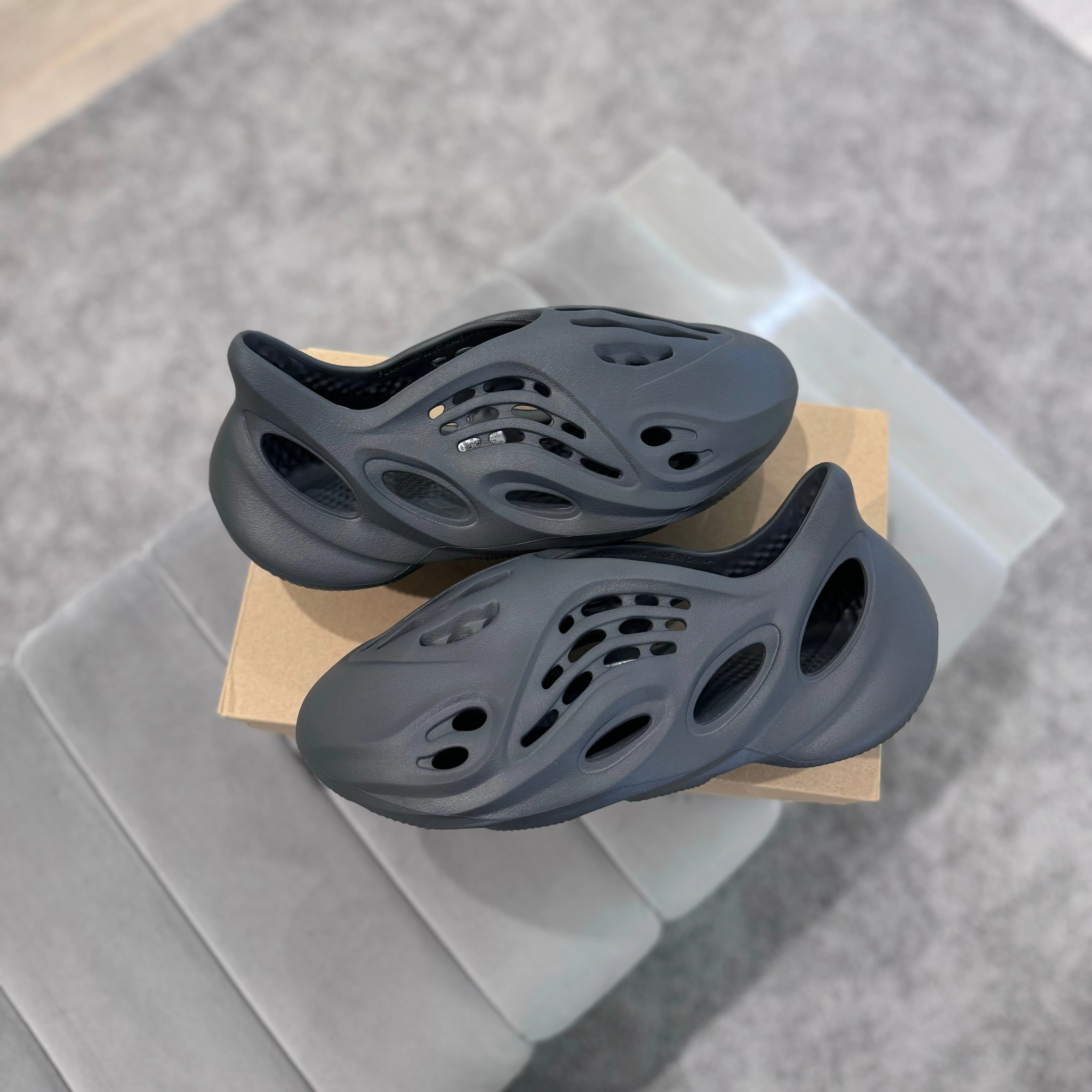 EVA Material YEEZY FOAMRUNNER 'CARBON??