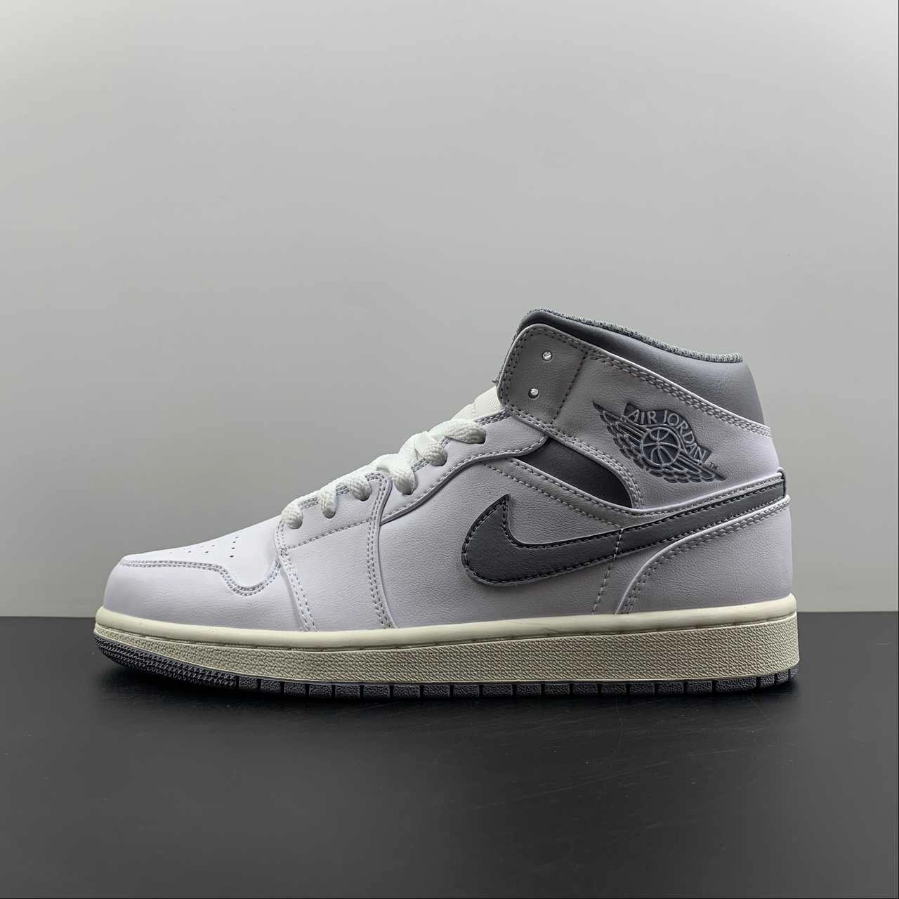 Ultra-soft performance Active Life Air Jordan 1 Mid White Stealth