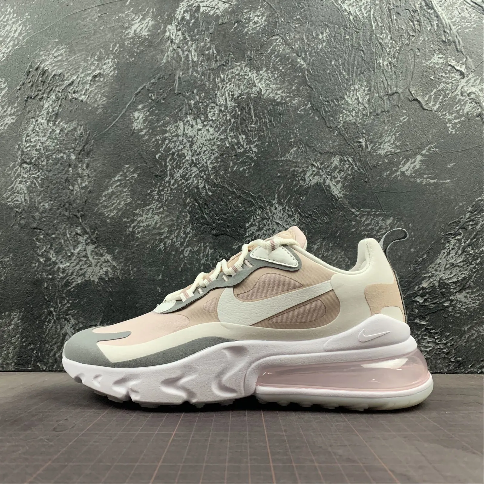 running in the dryness shoes Air Max 270 React Plum Chalk Summit White CI3899-500