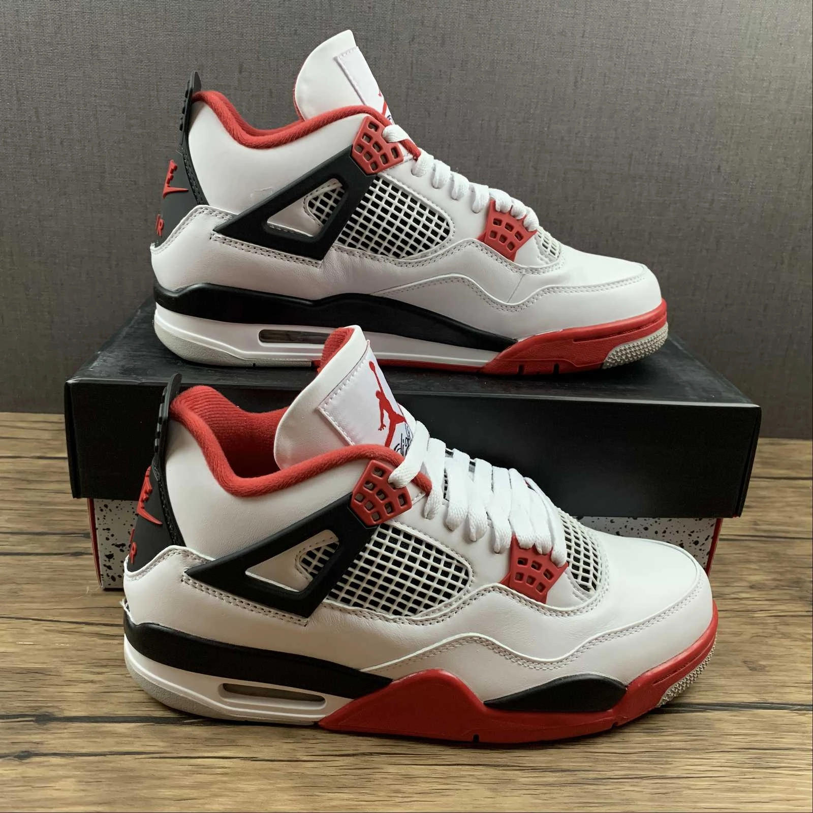 Air Jordan 4 Retro OG Fire Red White Black Tech Grey DC7770-160 Streamlined Style