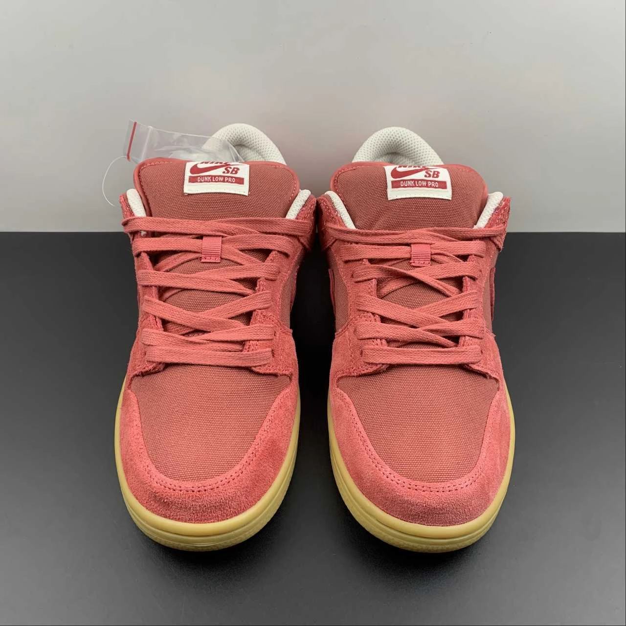 Streamlined silhouette CanvasUpper SB Dunk Low Adobe Red Gum DV5429-600