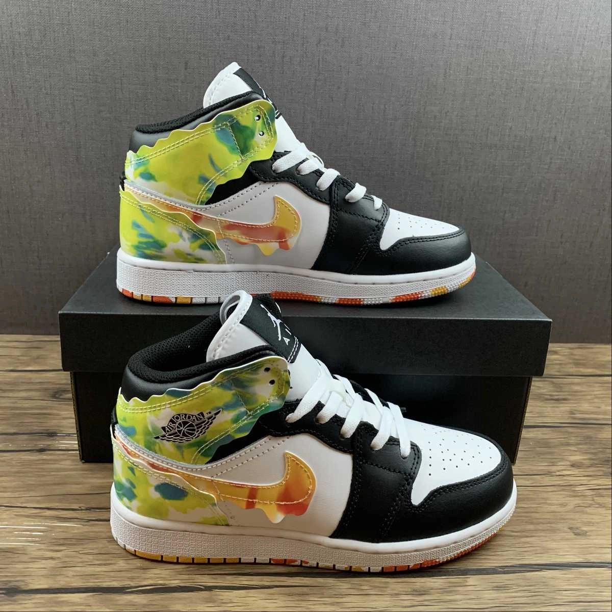 Active City Air Jordan 1 Mid SE (GS) Black White-Team Orange (2021) DJ6563-038