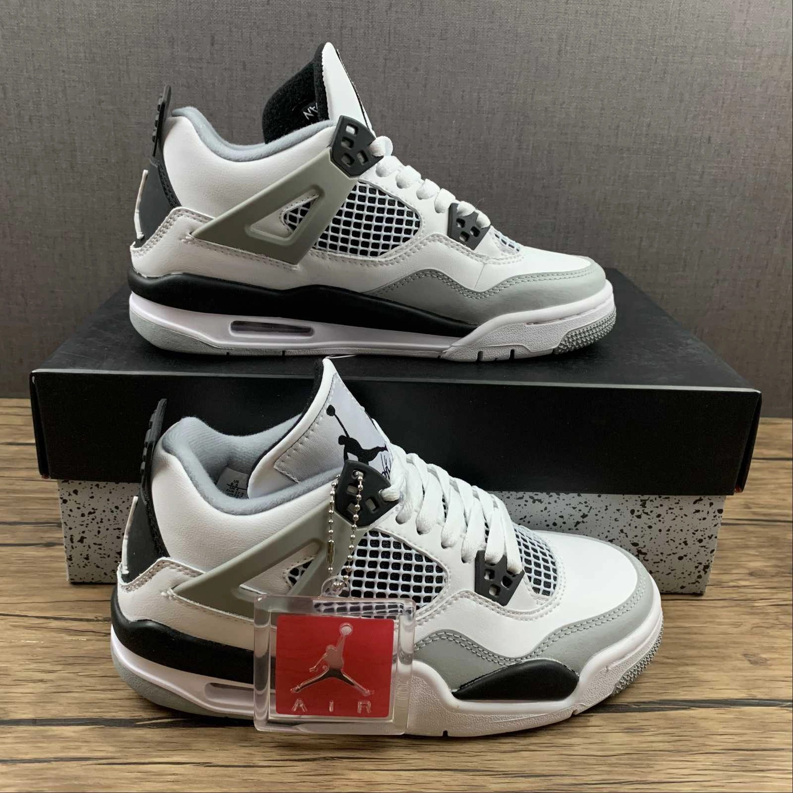 Padded Fit Waffle Traction Outsole Air Jordan 4 Retro Lightning 2021 White Black Dark Grey CT8527-021