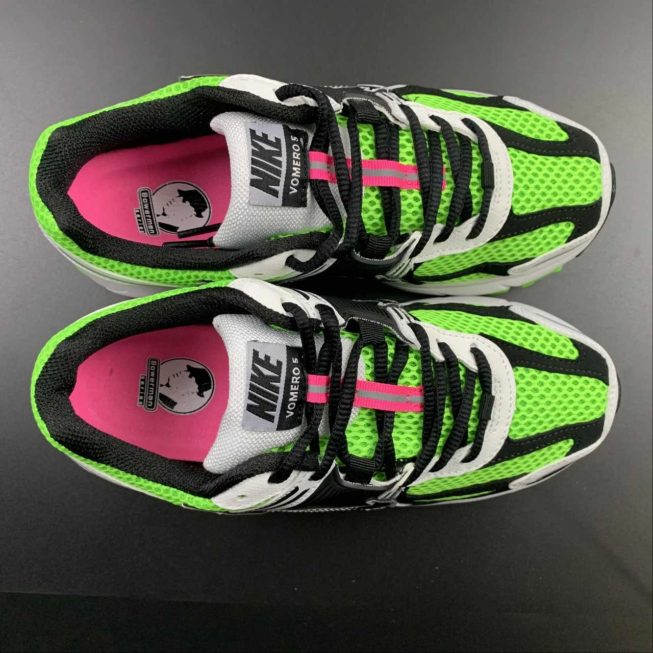 Quick Reaction Grip pattern supports confident pivots and lunges Zoom Vomero 5 SE SP Electric Green Black CI1694-300