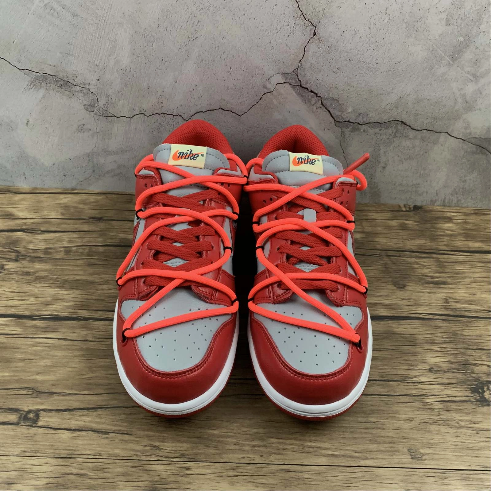 Core Cushion Dunk Low LTHR OW FUTURA Lt.Grey Red CT0856-600