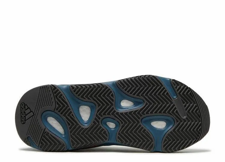 Flex grooves Yeezy 700 Faded Azure