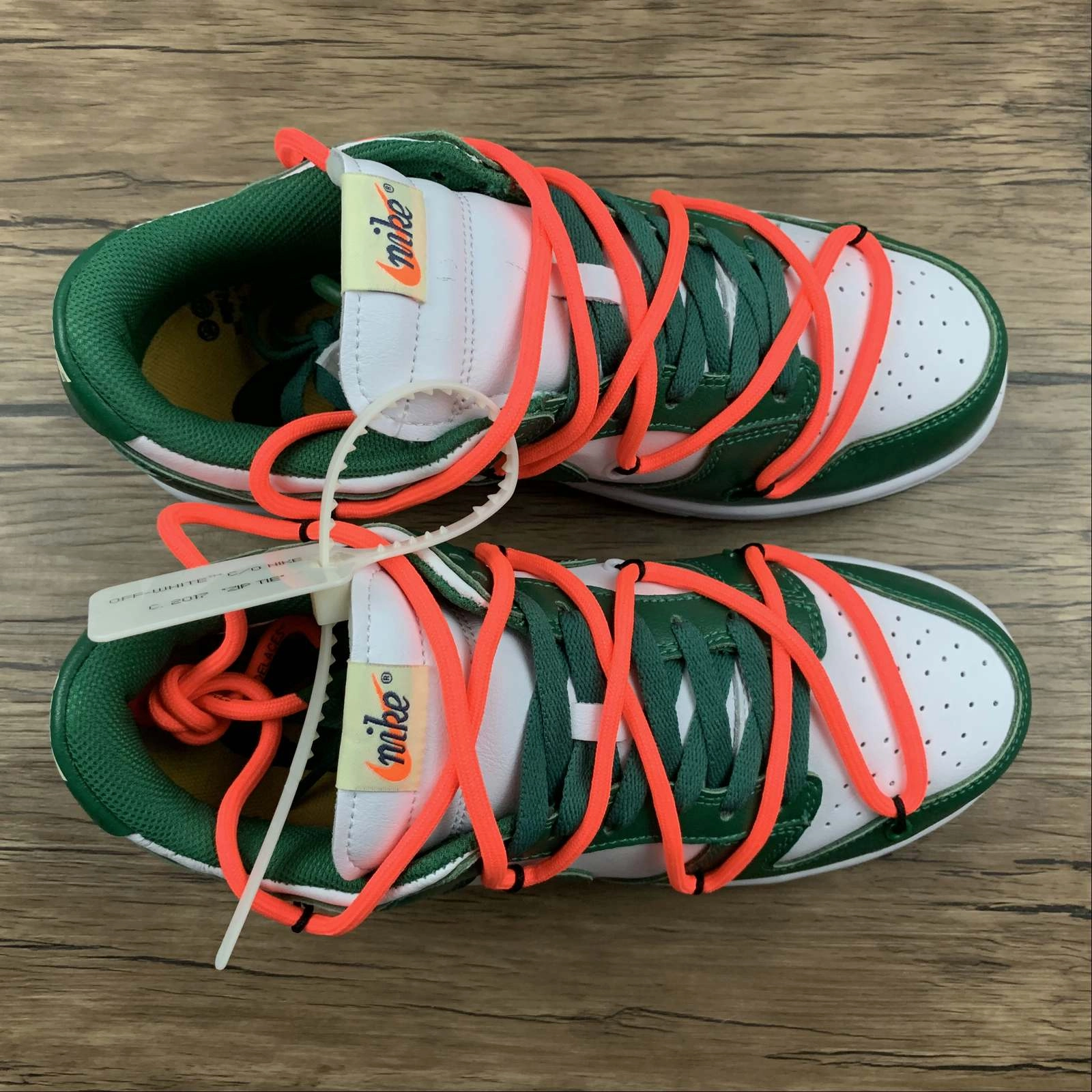 Grip Enhancement Dunk Low LTHR OW FUTURA White Green CT0856-100