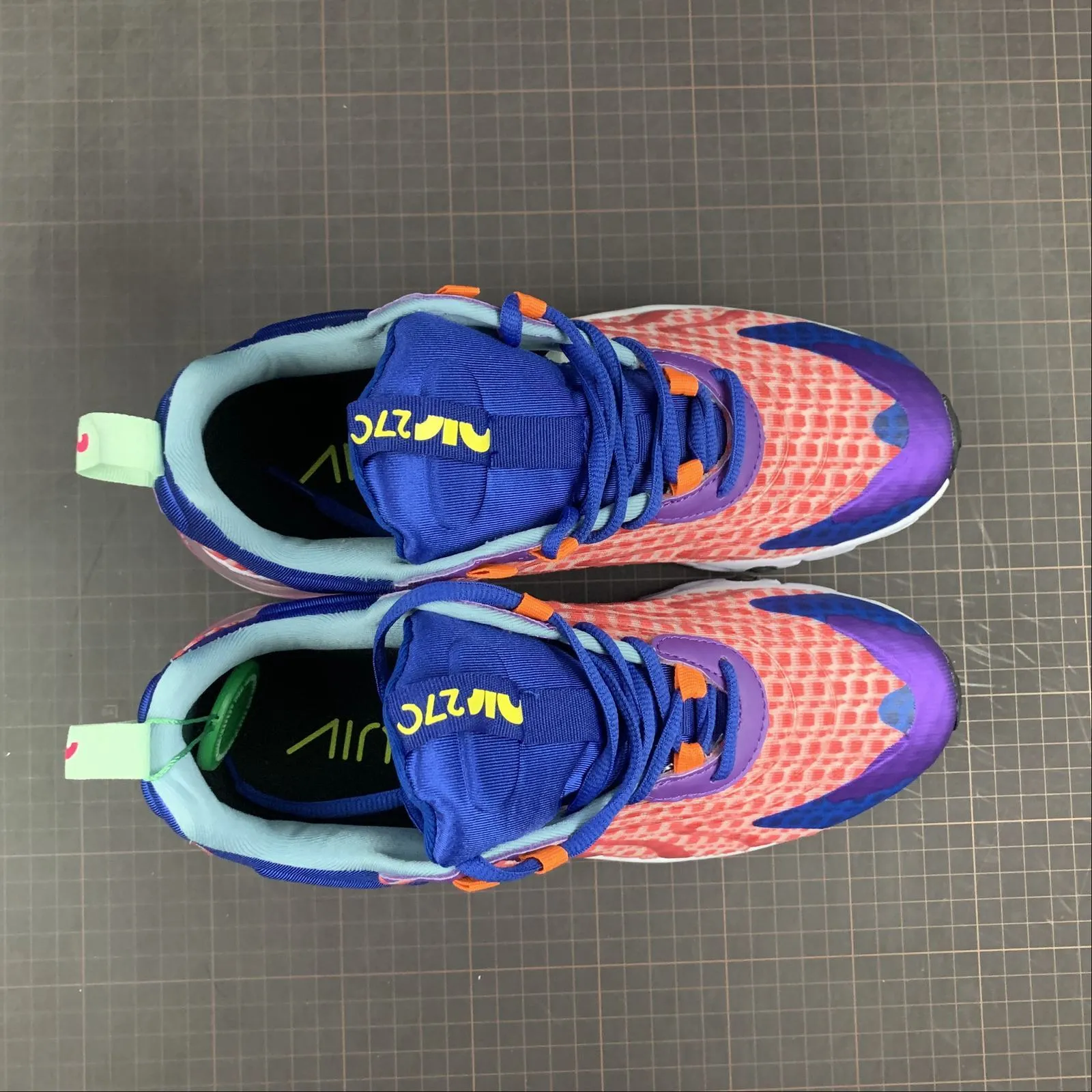 Indoor Training motion - control shoes Air Max 270 React Pink CD6870-404