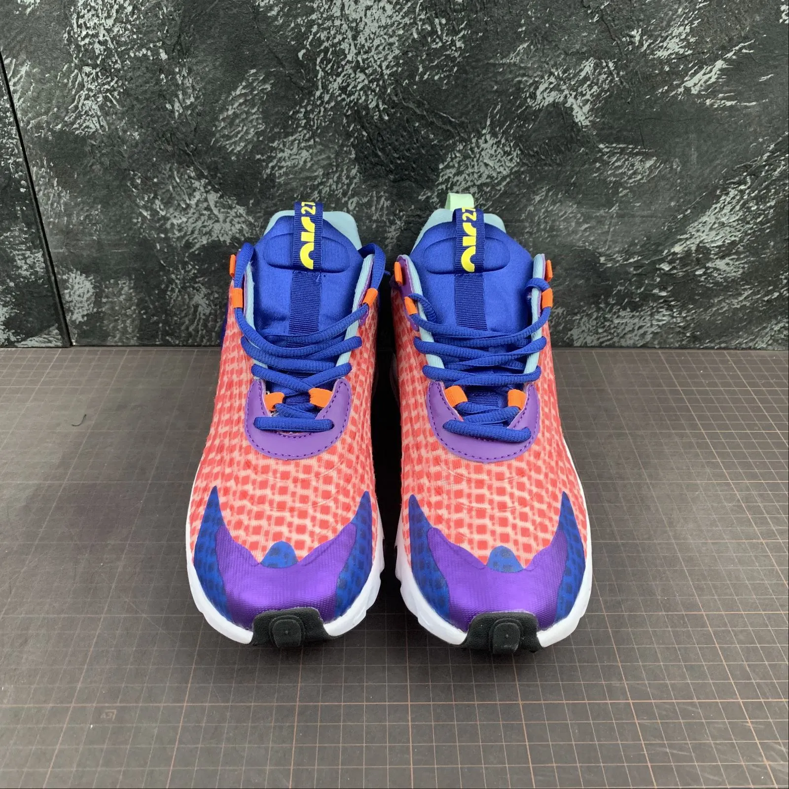 Walking Essential Air Max 270 React Pink CD6870-404