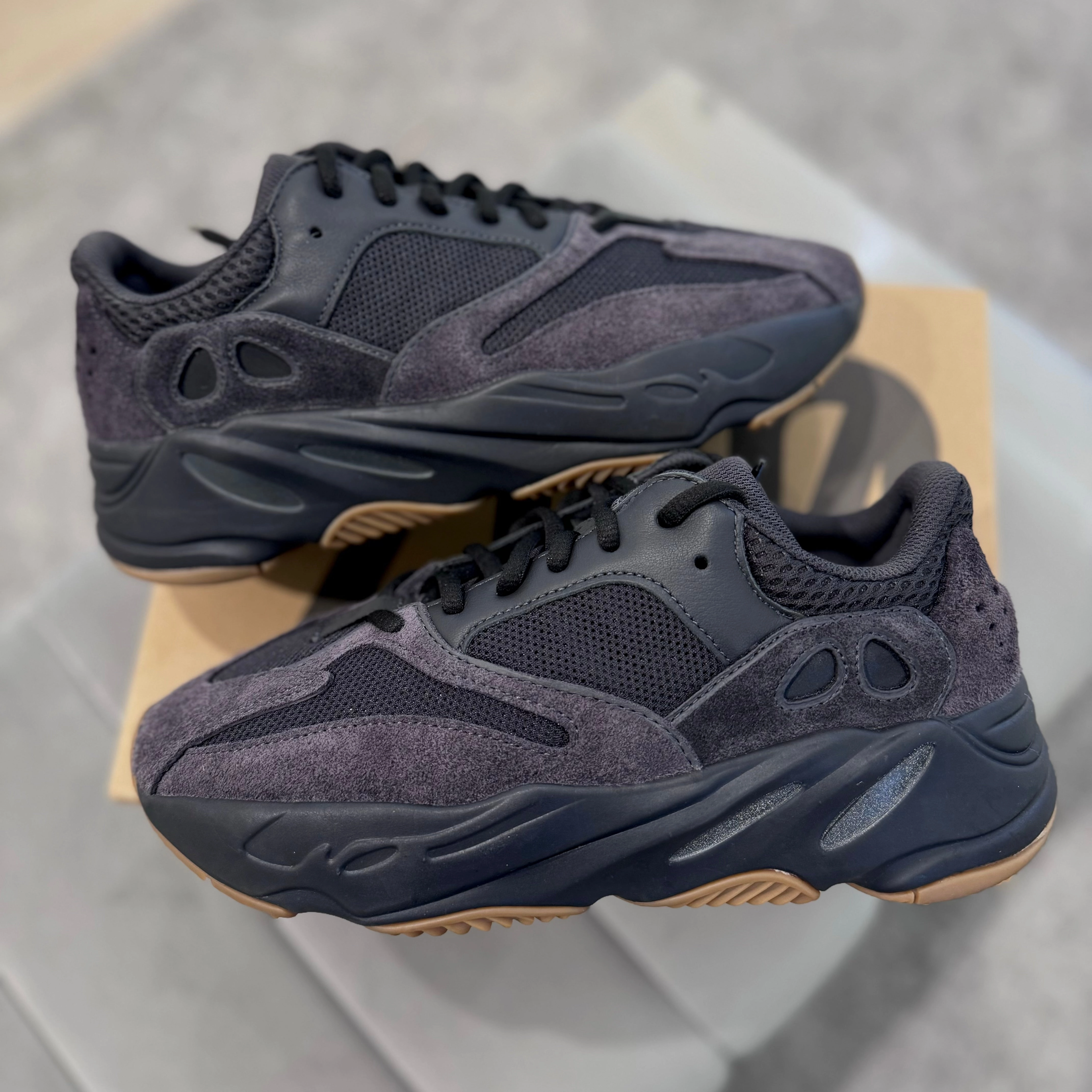 YEEZY 700 'UTILITY BLACK?? Elastic Ankle