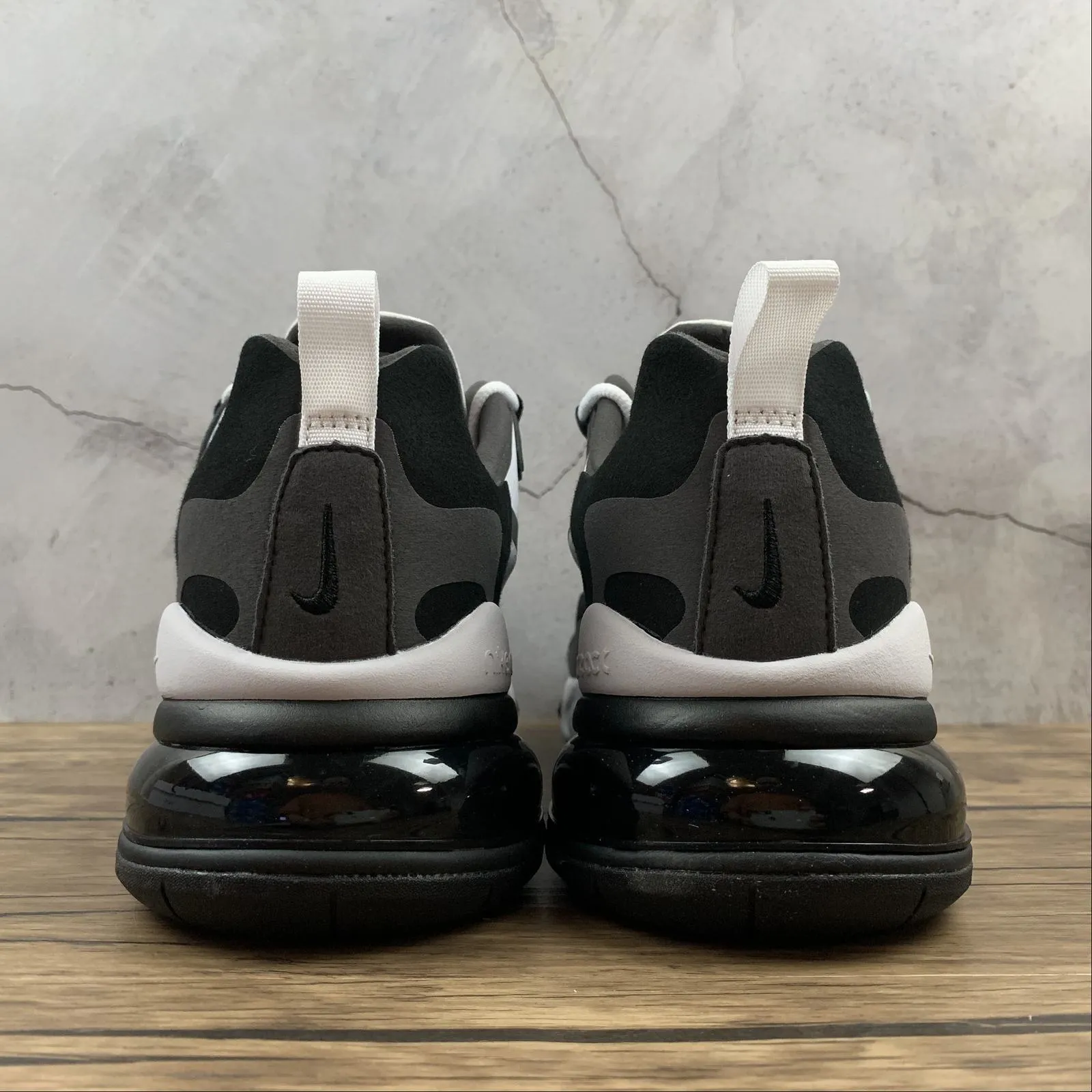 foot - endurance running shoes running - community Air Max 270 React SE Black White Dk Grey CJ0619-008